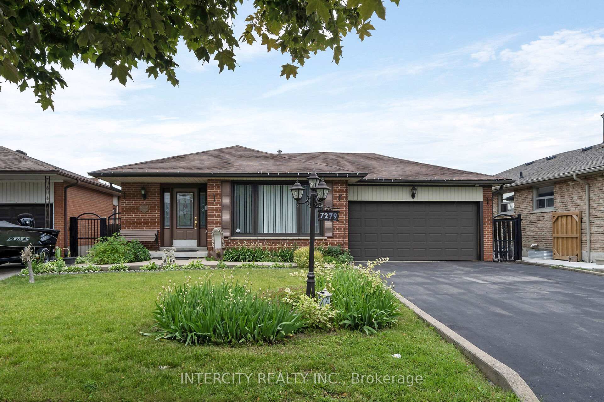 Photo 2 of 7279 Vernor Drive, Mississauga, Malton — HOMEH