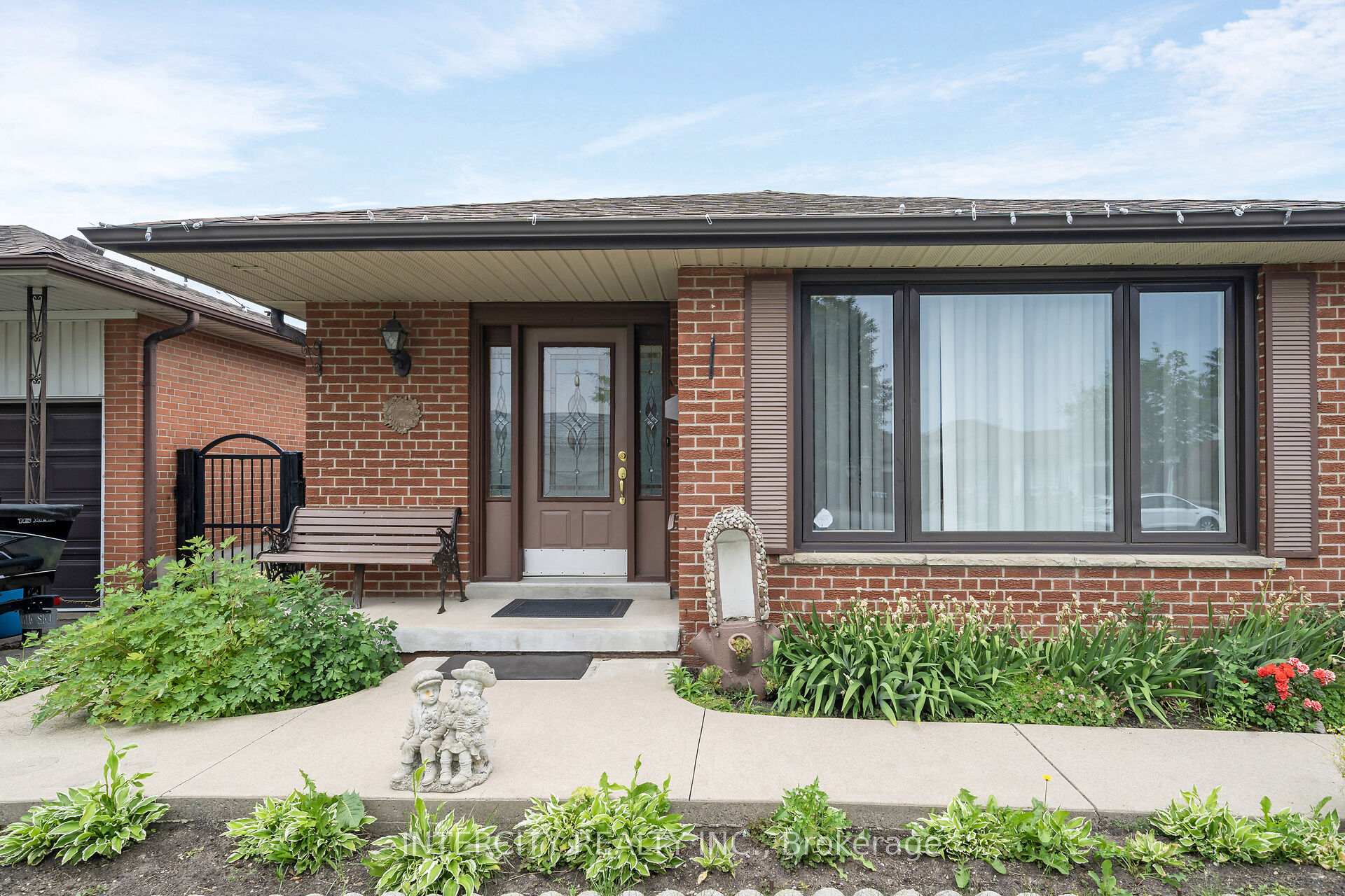 Photo 3 of 7279 Vernor Drive, Mississauga, Malton — HOMEH