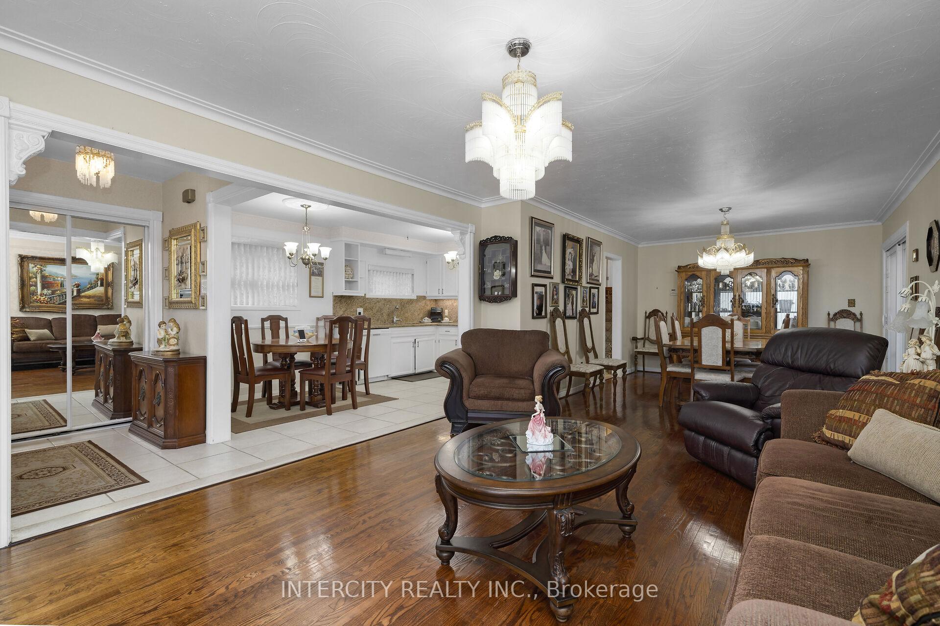 Photo 7 of 7279 Vernor Drive, Mississauga, Malton — HOMEH