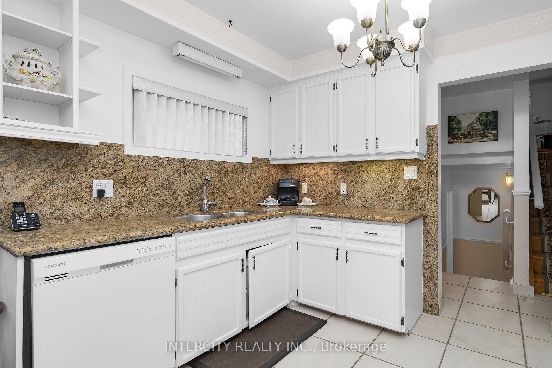 Photo 11 of 7279 Vernor Drive, Mississauga, Malton — HOMEH