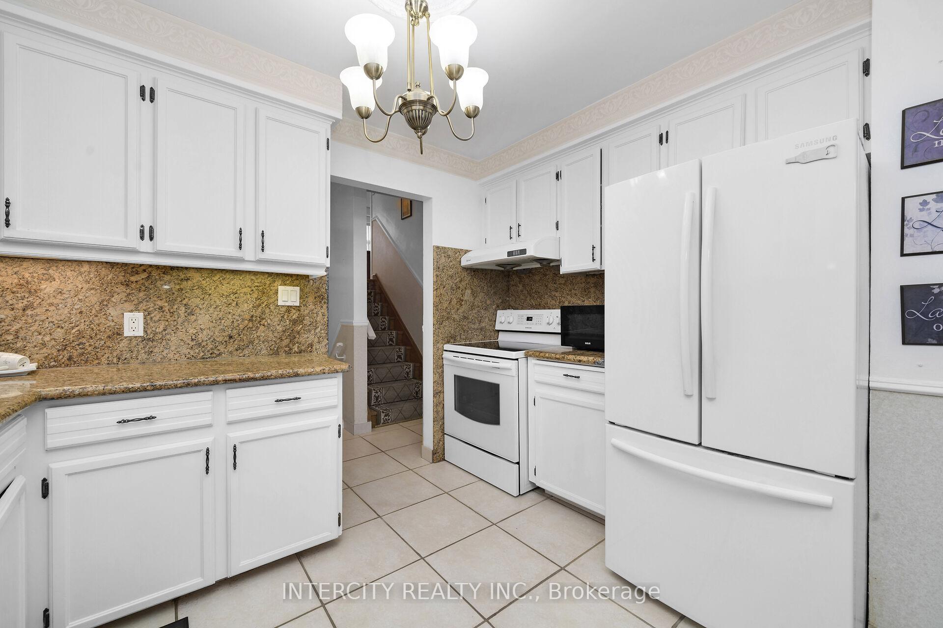 Photo 13 of 7279 Vernor Drive, Mississauga, Malton — HOMEH