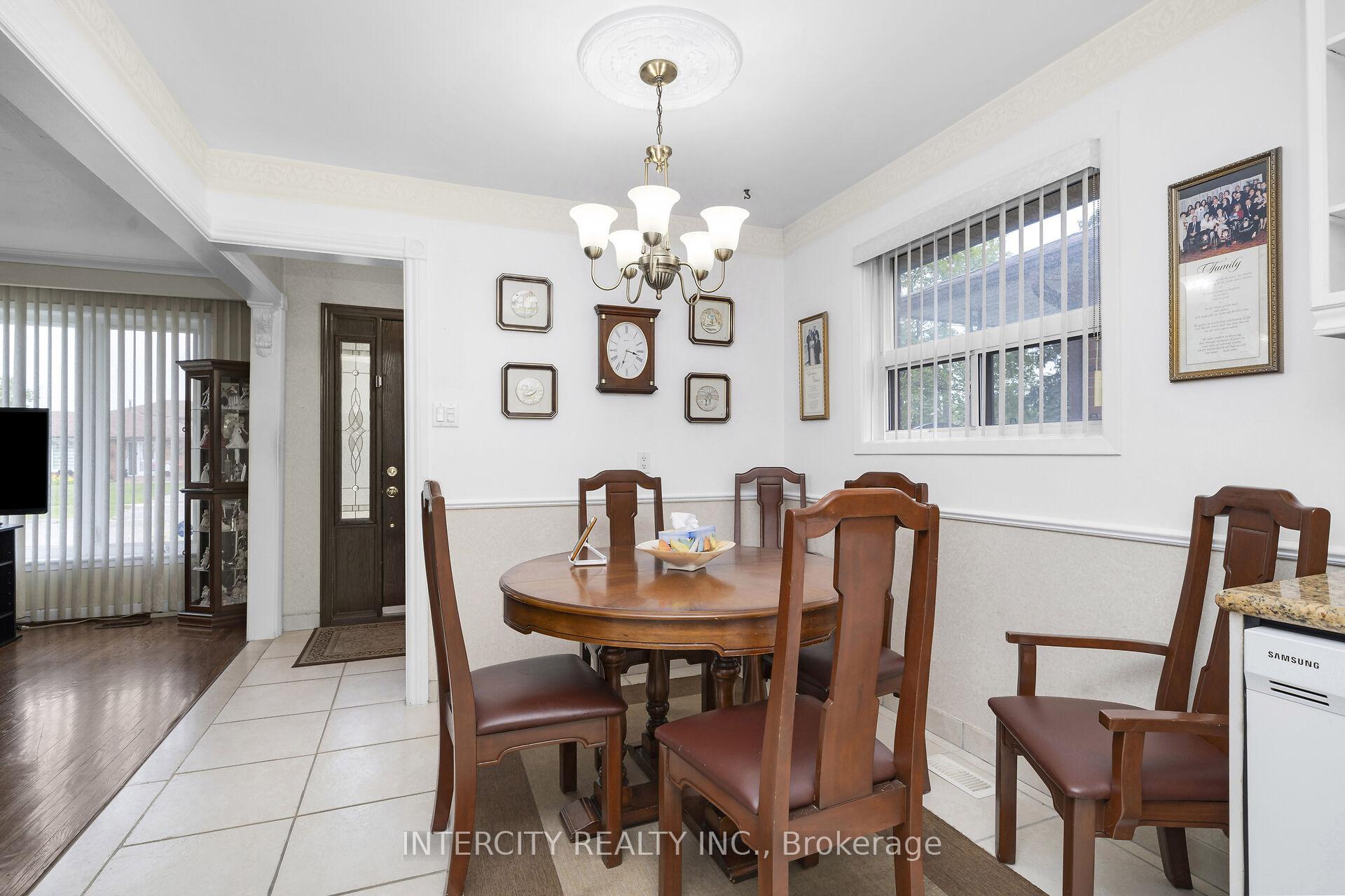 Photo 14 of 7279 Vernor Drive, Mississauga, Malton — HOMEH