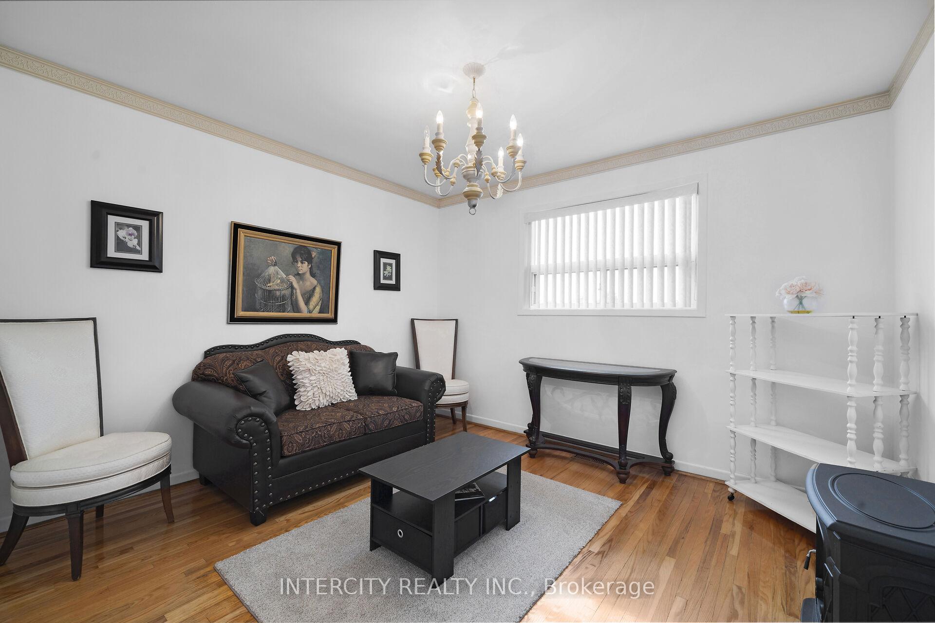 Photo 16 of 7279 Vernor Drive, Mississauga, Malton — HOMEH