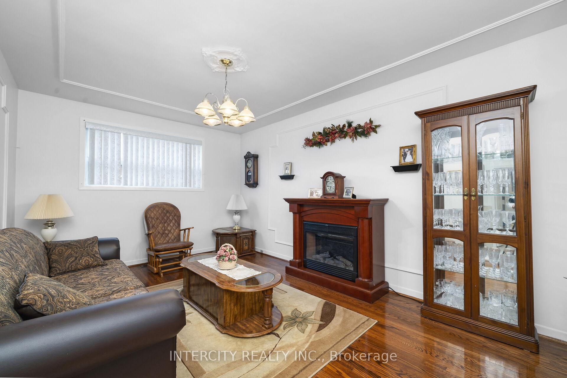 Photo 17 of 7279 Vernor Drive, Mississauga, Malton — HOMEH