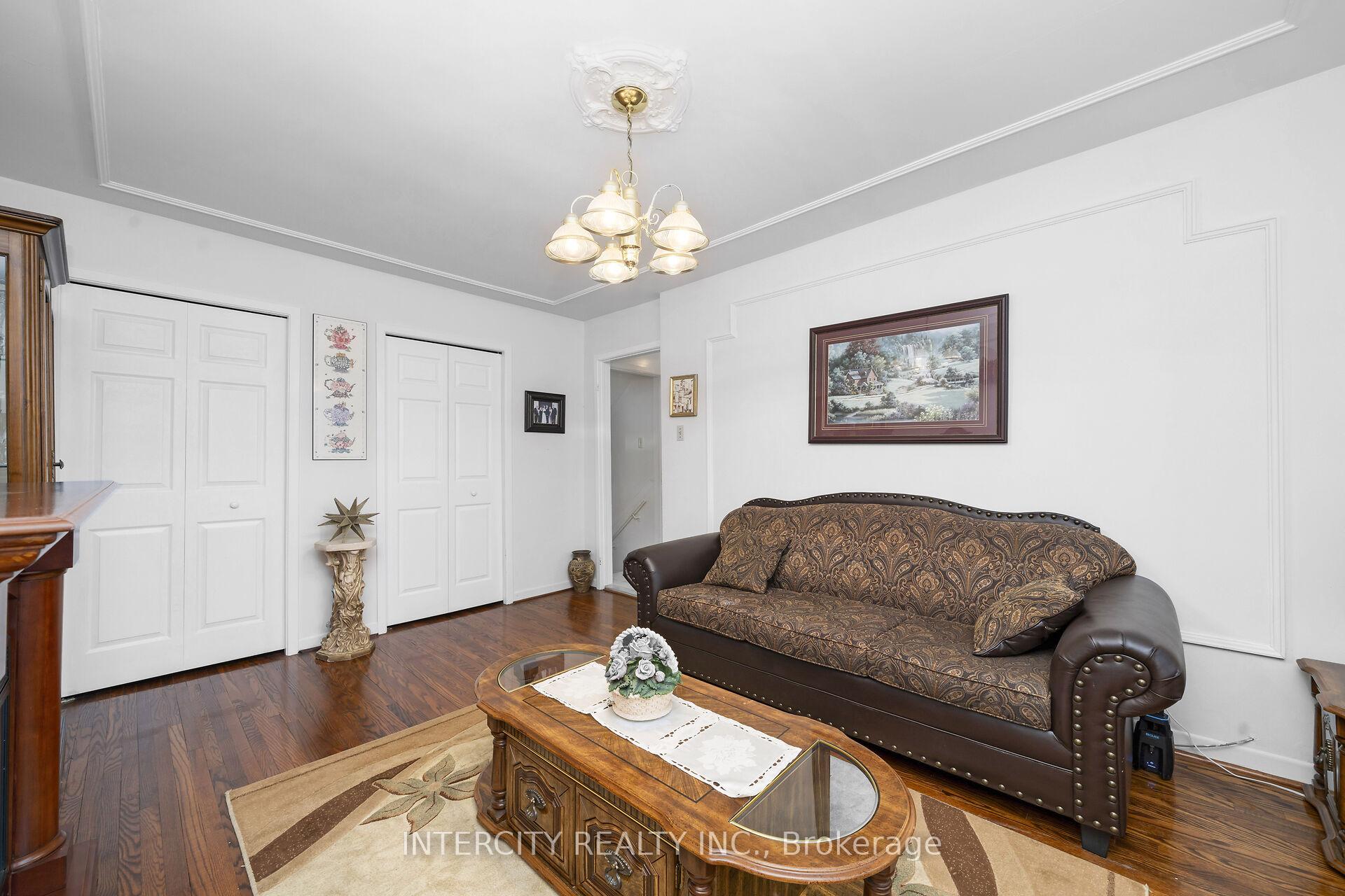 Photo 18 of 7279 Vernor Drive, Mississauga, Malton — HOMEH