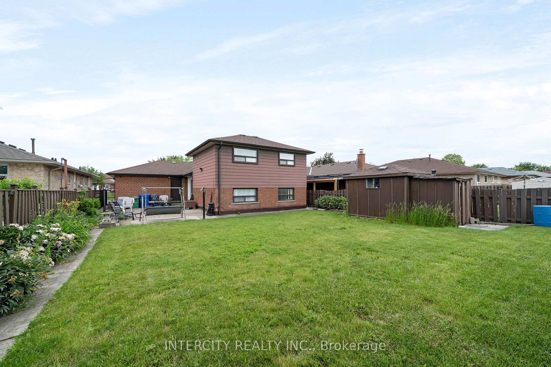 Photo 33 of 7279 Vernor Drive, Mississauga, Malton — HOMEH
