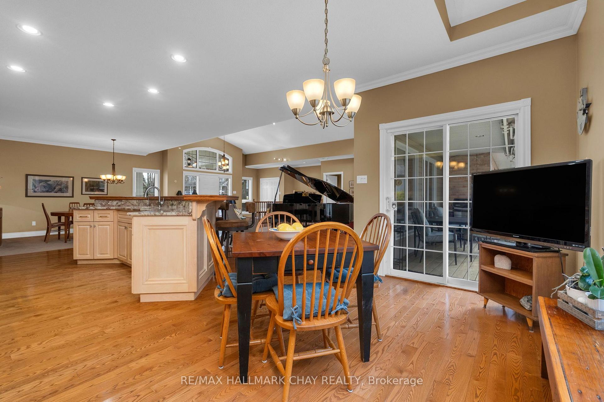 Photo 10 of 16 Chestnut Lane, Oro-Medonte, Horseshoe Valley — HOMEH