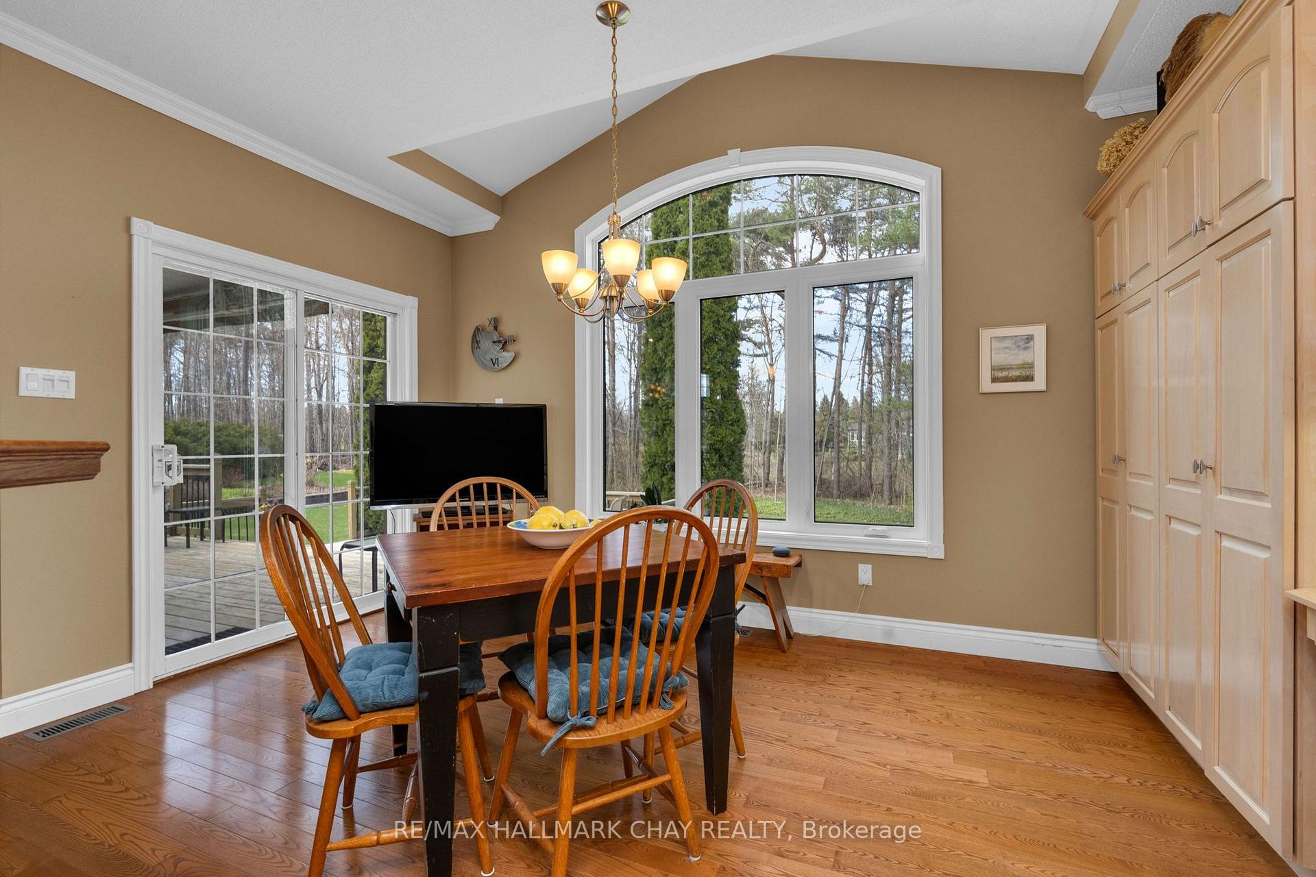 Photo 11 of 16 Chestnut Lane, Oro-Medonte, Horseshoe Valley — HOMEH