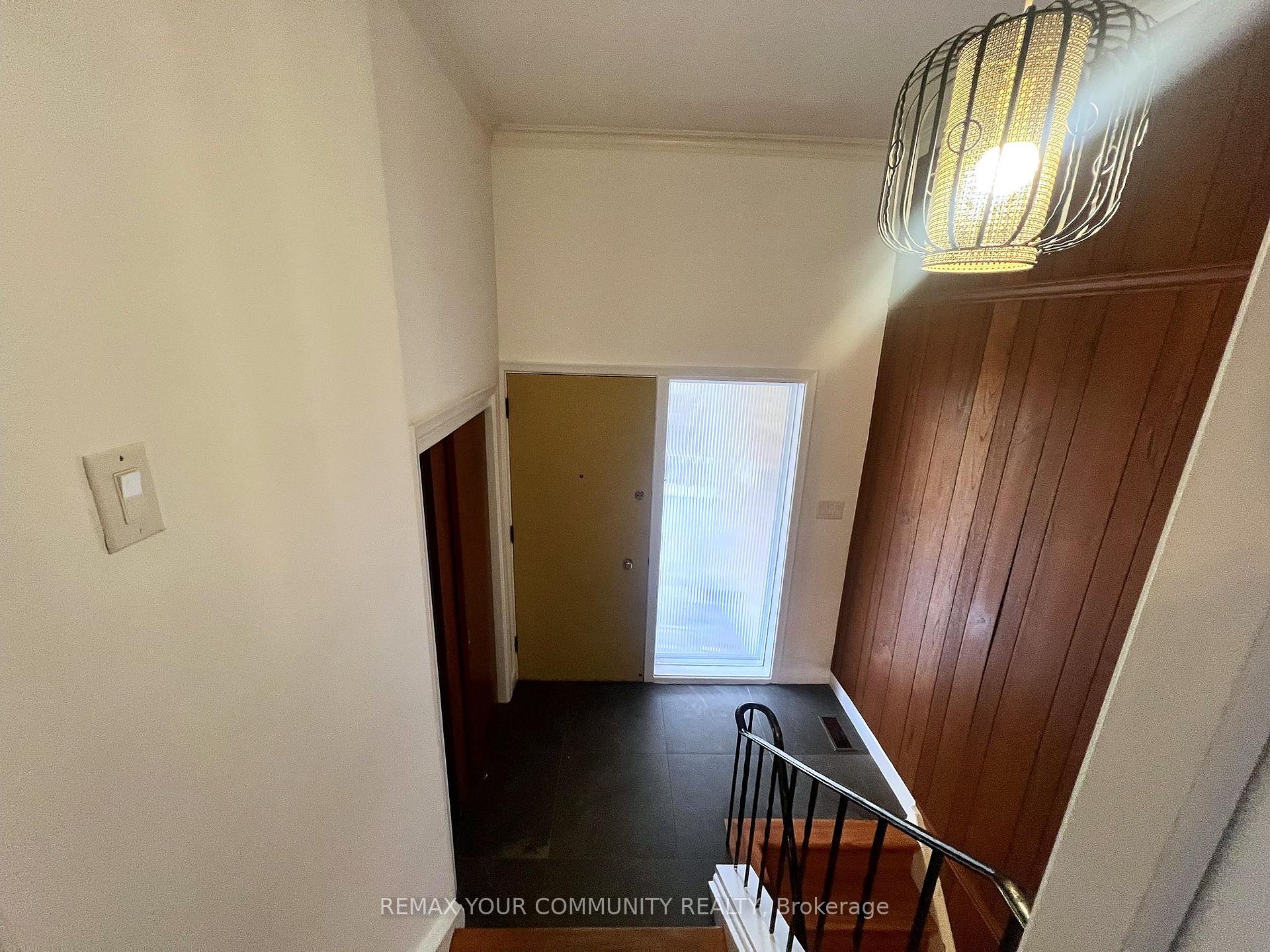 Photo 5 of 49 Tedford Drive, Scarborough, Wexford-Maryvale — HOMEH