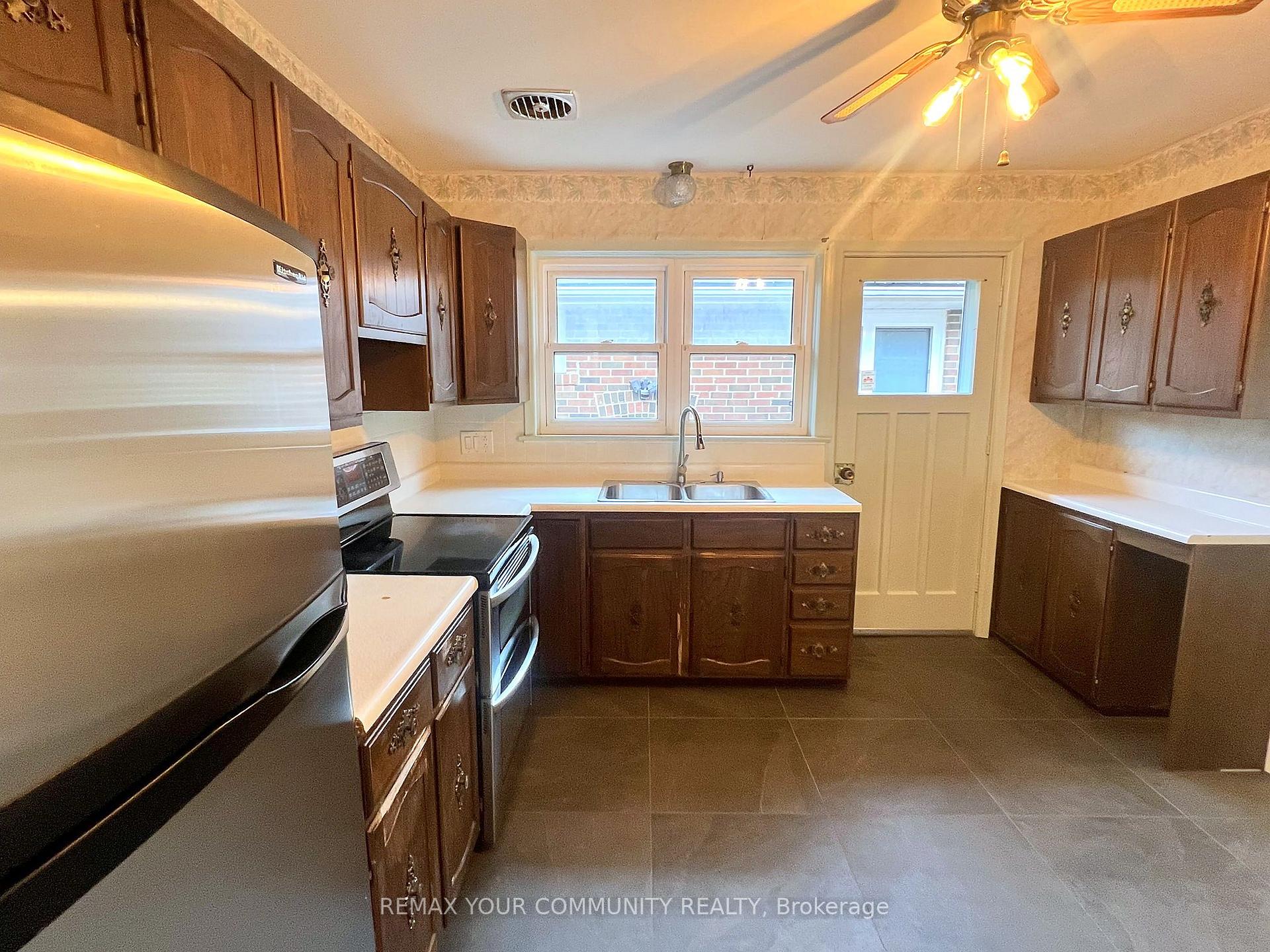 Photo 10 of 49 Tedford Drive, Scarborough, Wexford-Maryvale — HOMEH