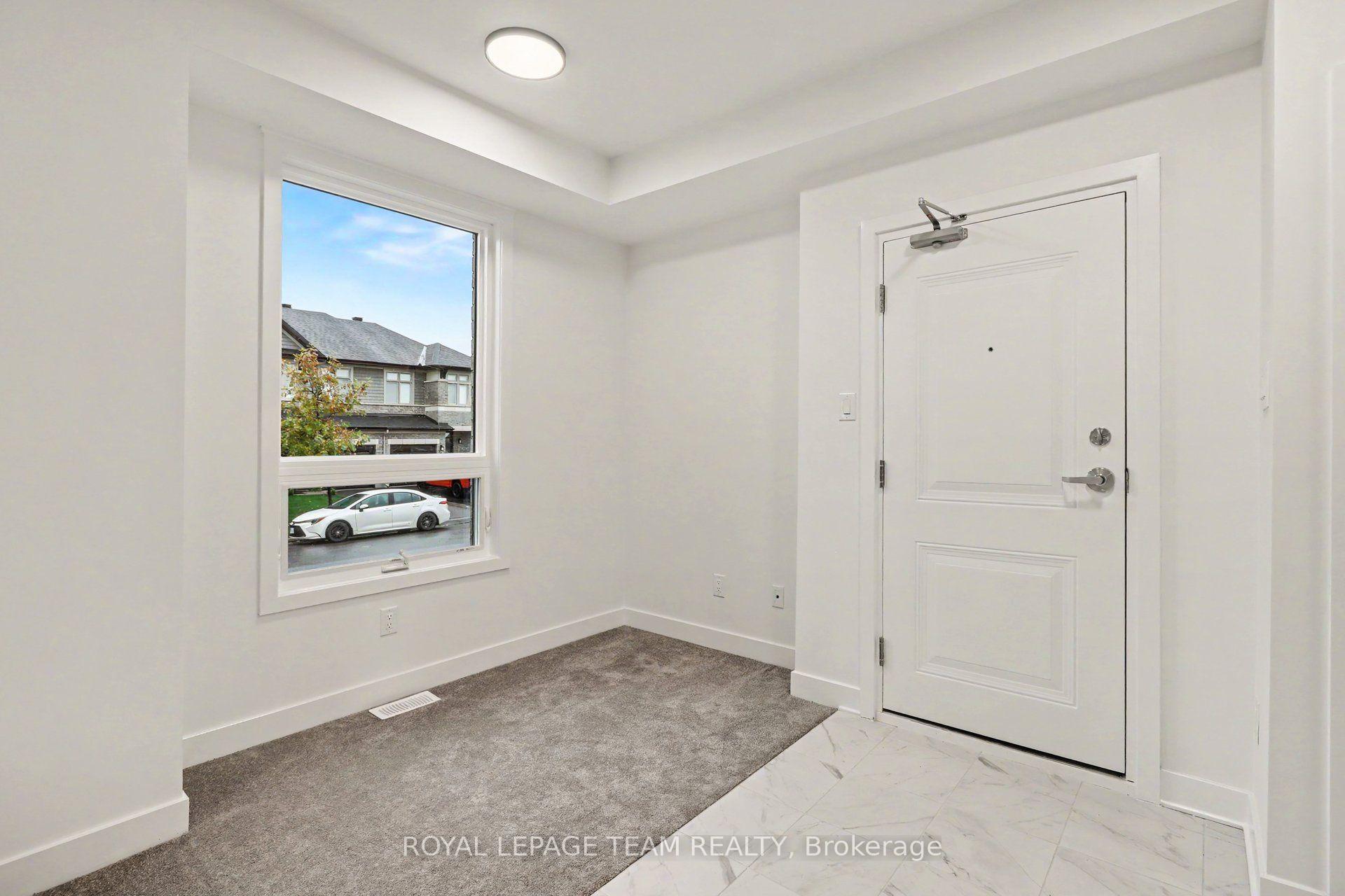 Photo 3 of Unit M, 1063 Cedar Creek Drive, Ottawa, Blossom Park/Kemp Park/Findlay Creek — HOMEH