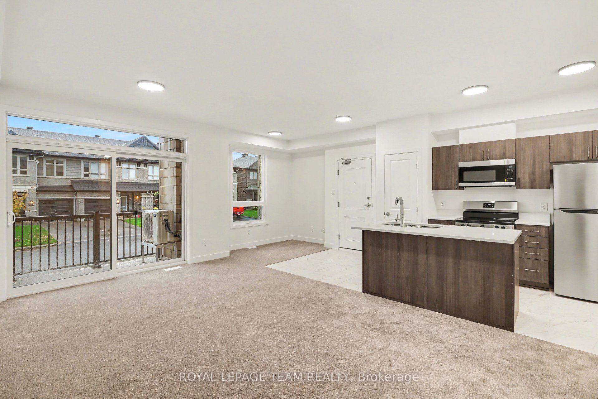 Photo 4 of Unit M, 1063 Cedar Creek Drive, Ottawa, Blossom Park/Kemp Park/Findlay Creek — HOMEH
