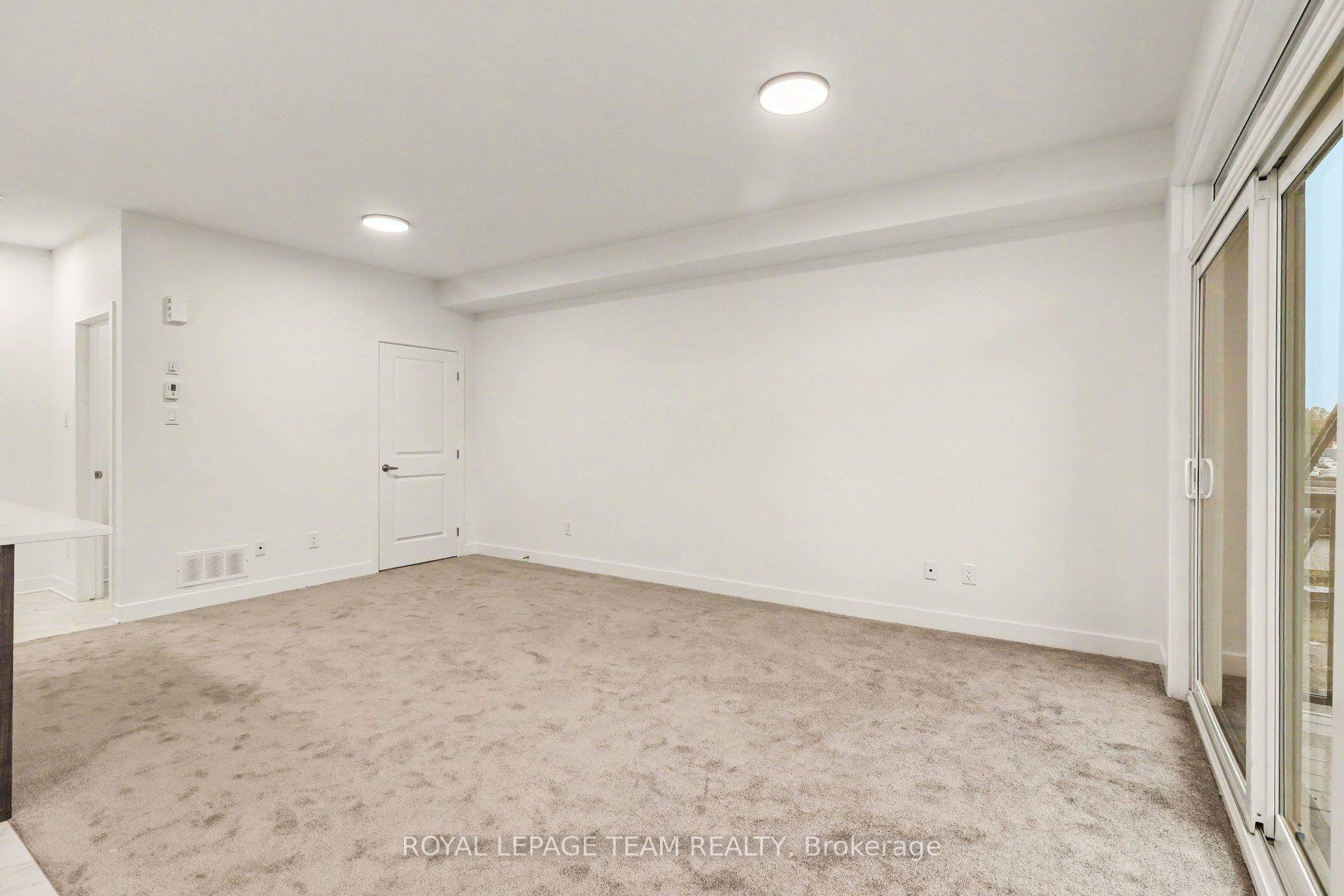 Photo 6 of Unit M, 1063 Cedar Creek Drive, Ottawa, Blossom Park/Kemp Park/Findlay Creek — HOMEH
