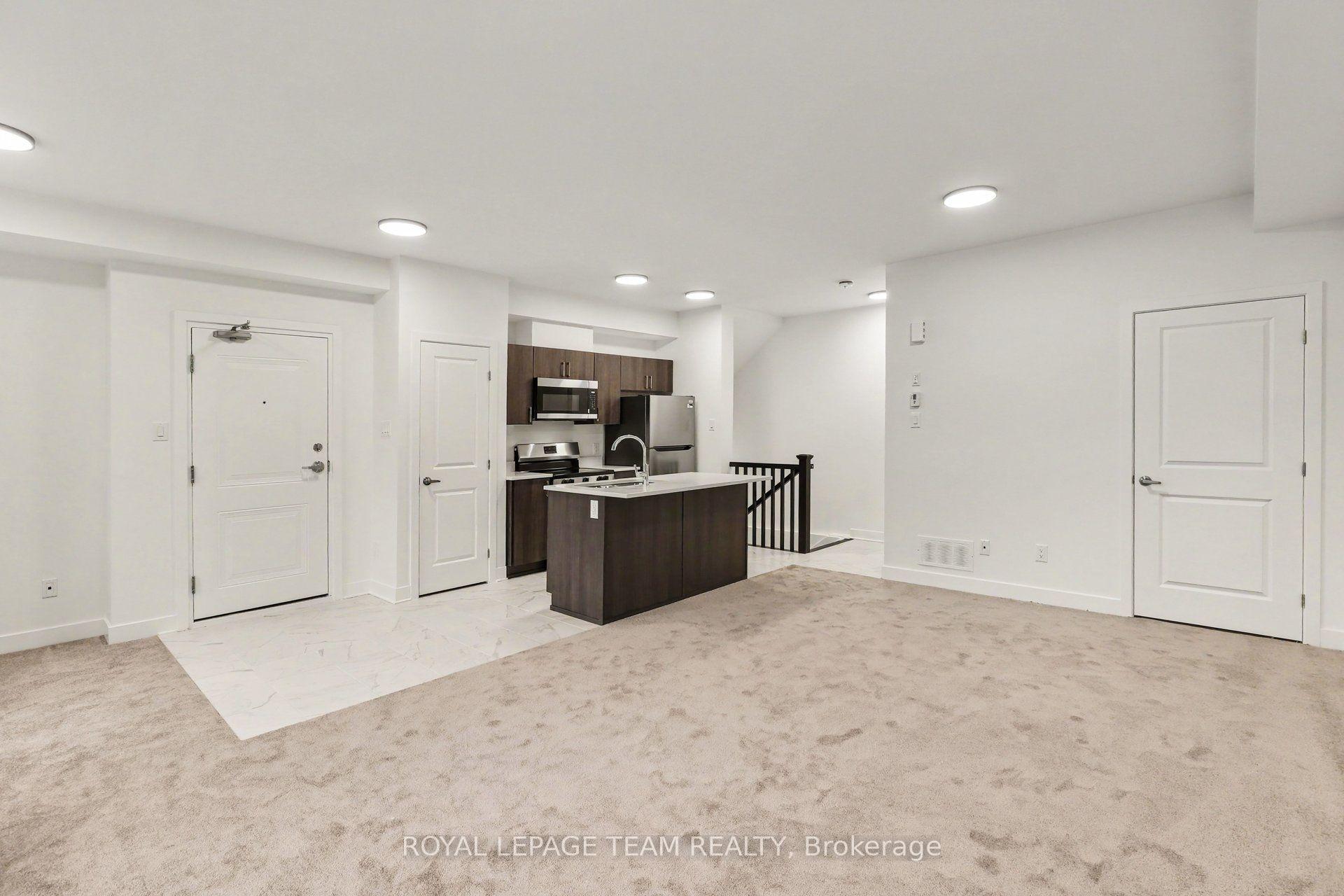 Photo 7 of Unit M, 1063 Cedar Creek Drive, Ottawa, Blossom Park/Kemp Park/Findlay Creek — HOMEH