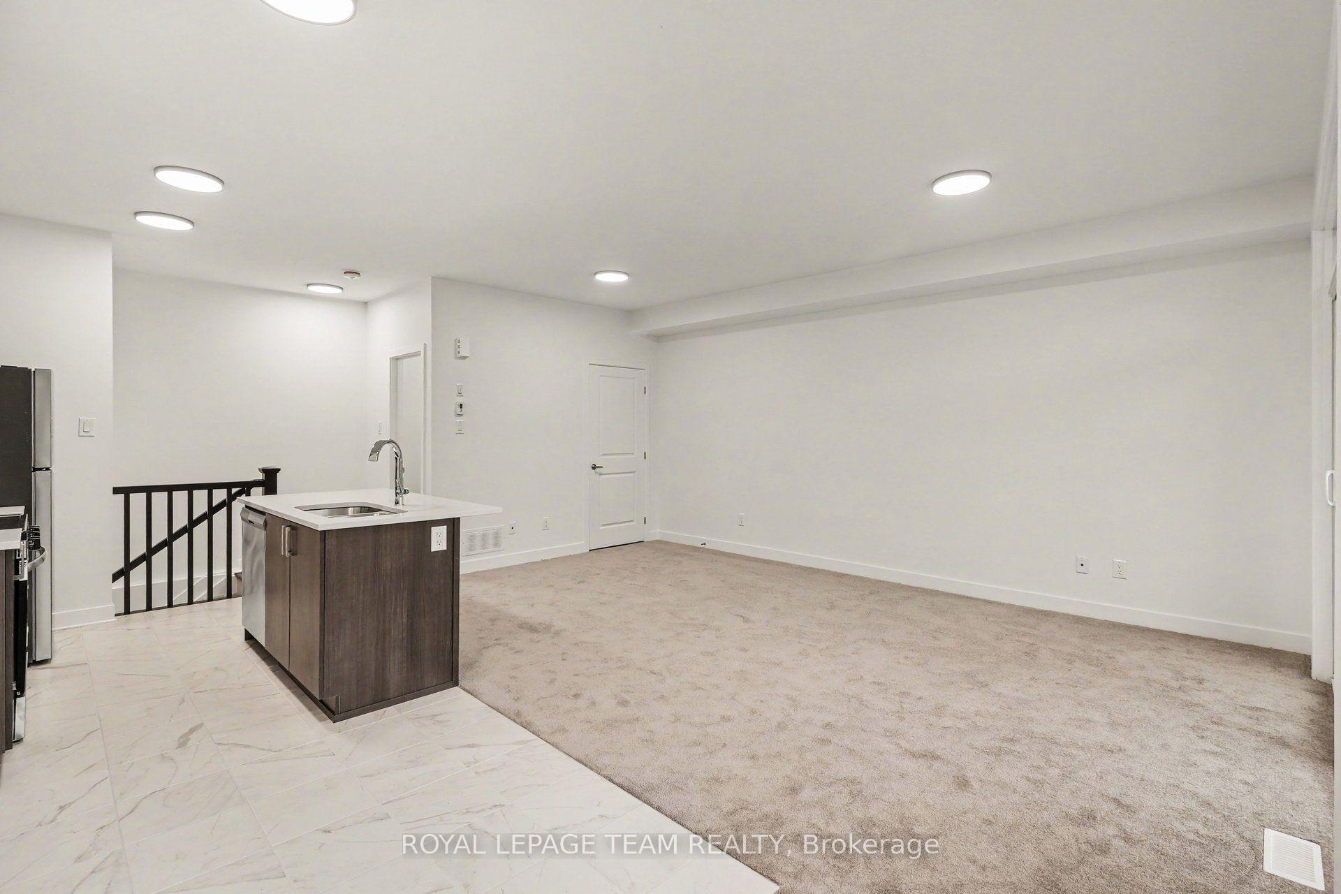 Photo 8 of Unit M, 1063 Cedar Creek Drive, Ottawa, Blossom Park/Kemp Park/Findlay Creek — HOMEH