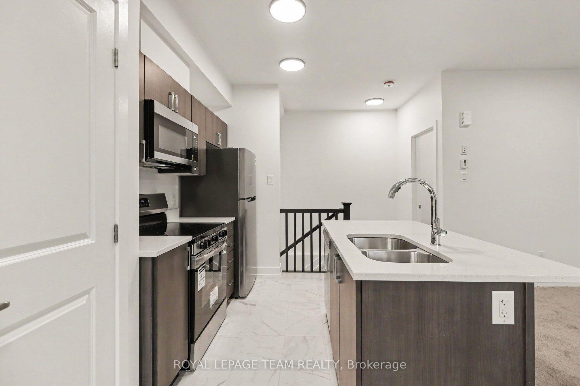 Photo 9 of Unit M, 1063 Cedar Creek Drive, Ottawa, Blossom Park/Kemp Park/Findlay Creek — HOMEH