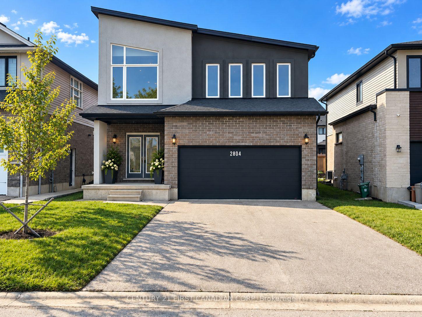 Front of 2804 Heardcreek Trail