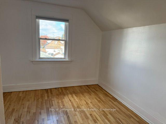 Photo 10 of 1711 Donald Street E, Thunder Bay, McKeller Park — HOMEH
