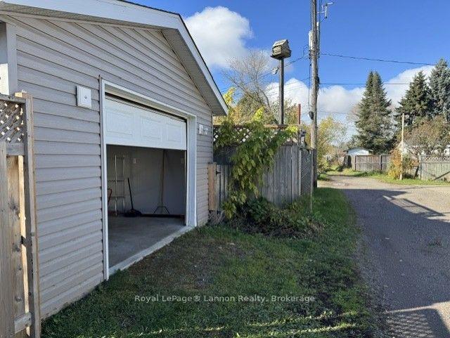 Photo 26 of 1711 Donald Street E, Thunder Bay, McKeller Park — HOMEH