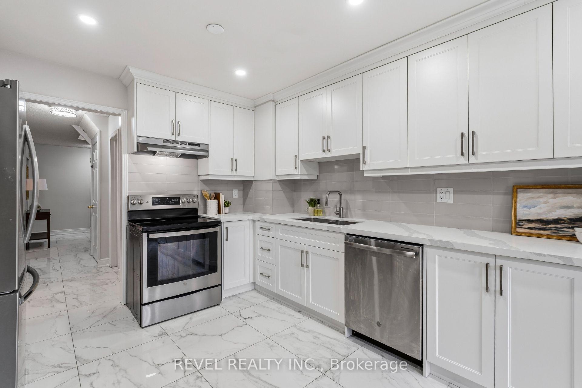 Photo 5 of 101 Sandmere Avenue, Brampton, Heart Lake West — HOMEH