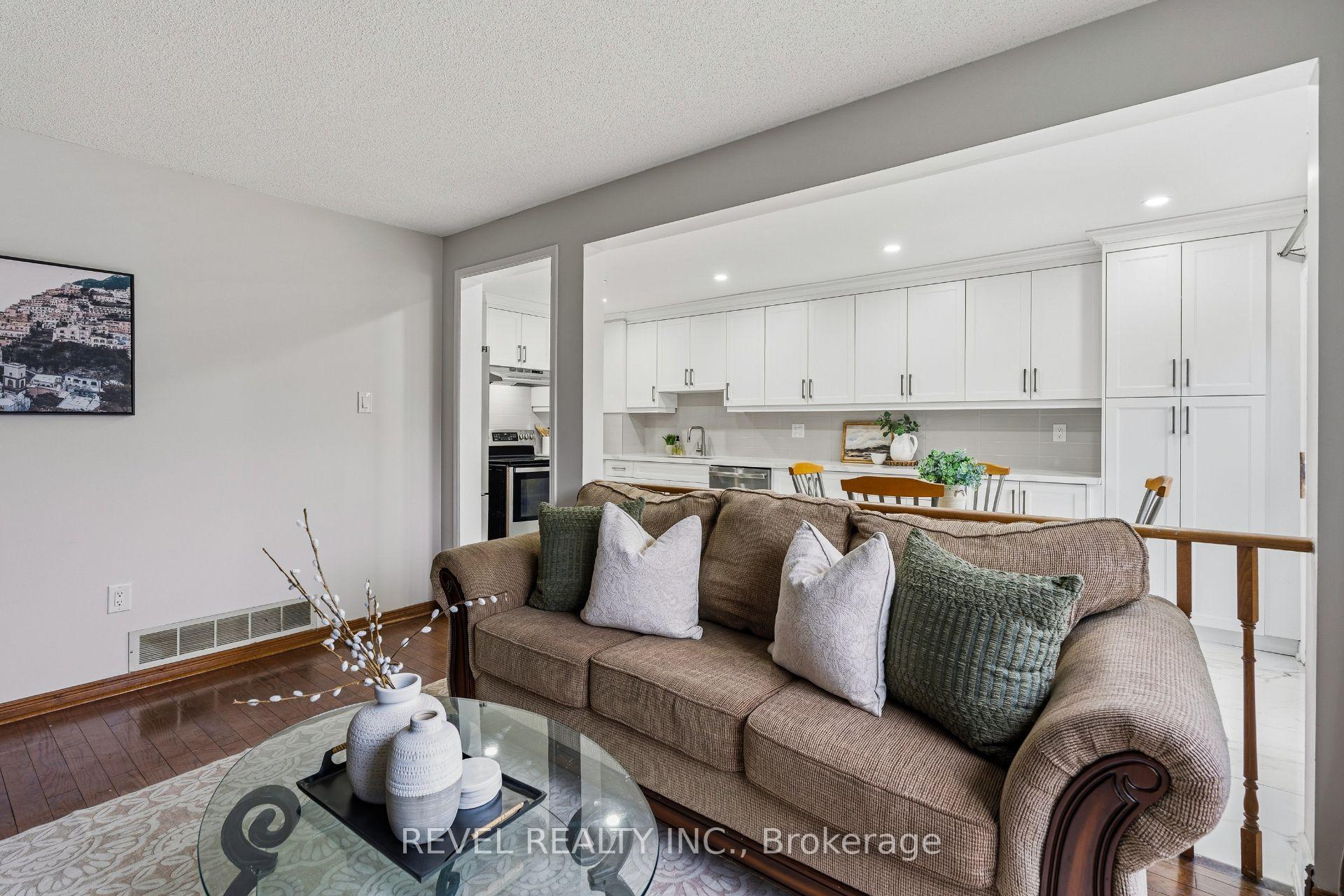 Photo 11 of 101 Sandmere Avenue, Brampton, Heart Lake West — HOMEH
