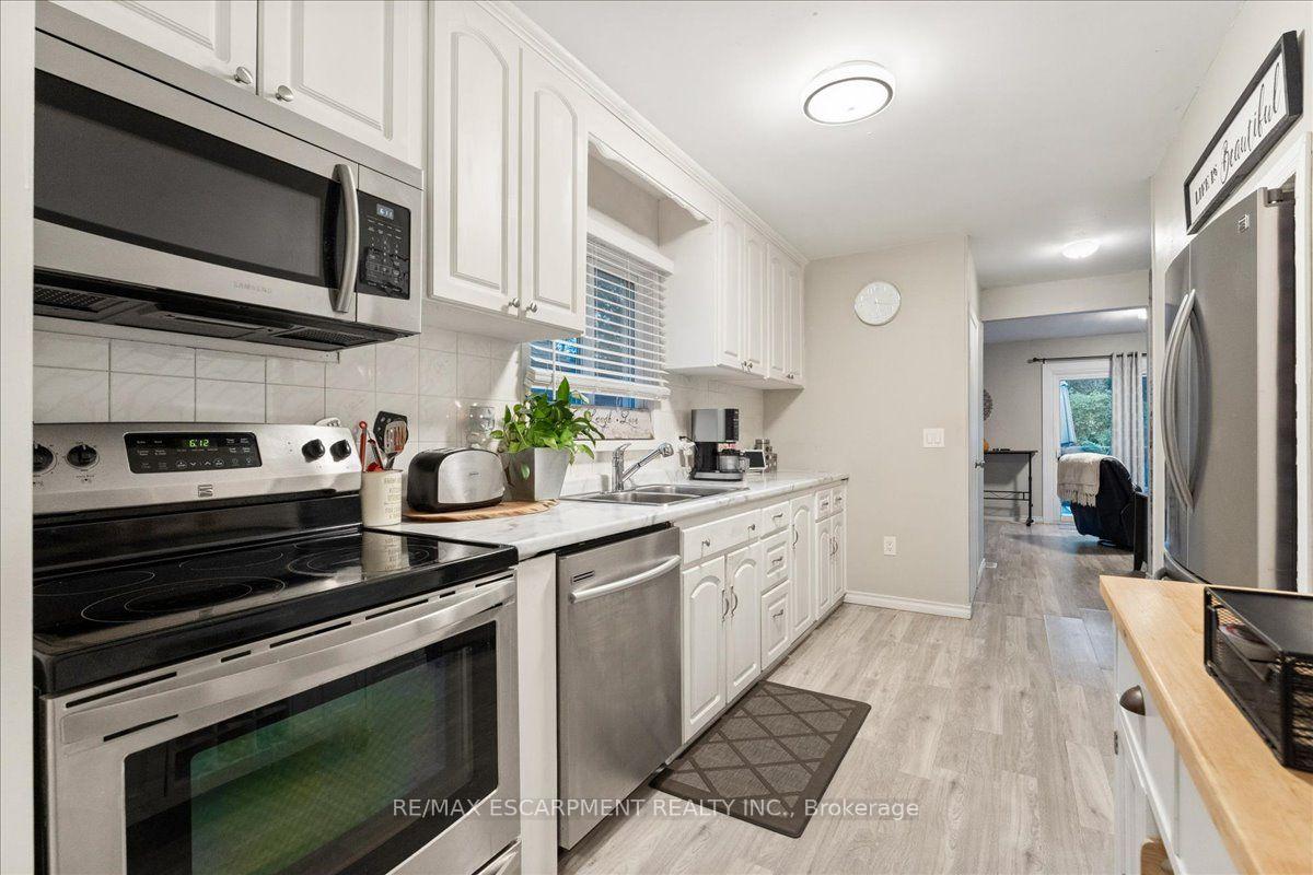 Photo 13 of 8 First Private Road, Hamilton, Stoney Creek — HOMEH
