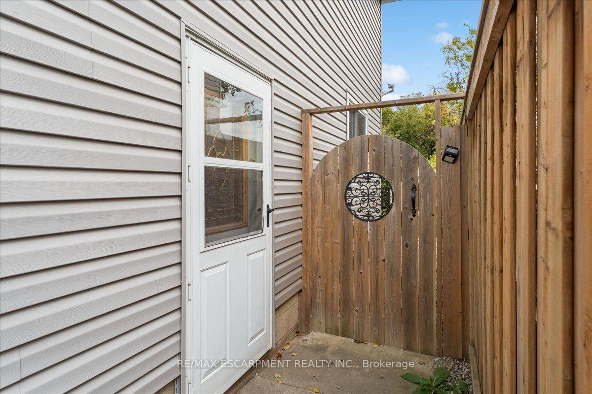 Photo 33 of 8 First Private Road, Hamilton, Stoney Creek — HOMEH