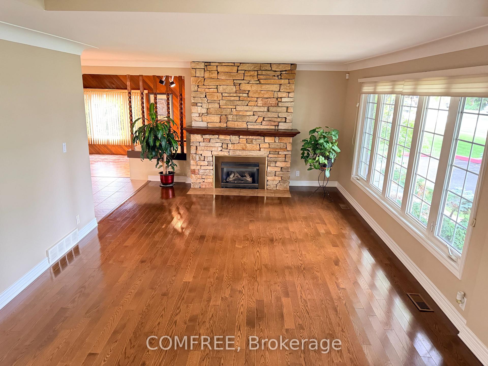 Photo 4 of 162 Grace Road, Tecumseh, Saint Clair Beach — HOMEH