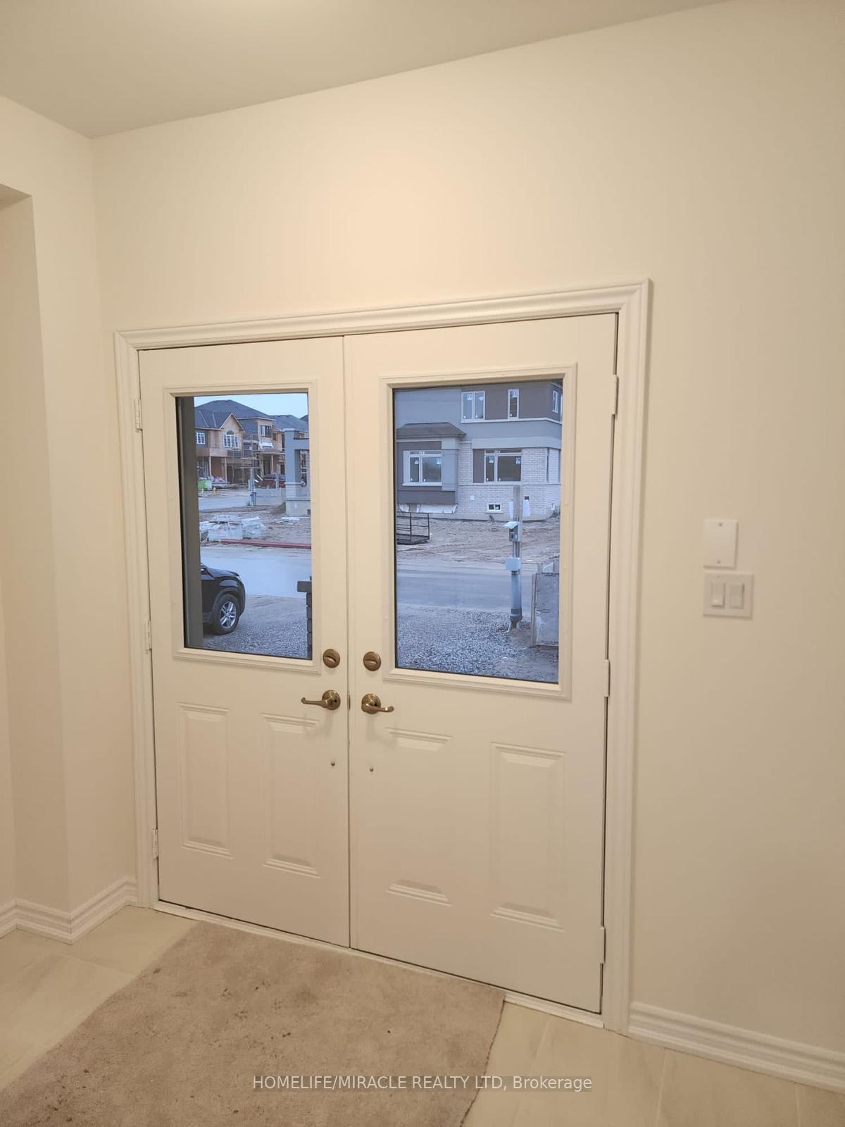 Photo 2 of 35 Jenner Drive, Brant, Paris — HOMEH