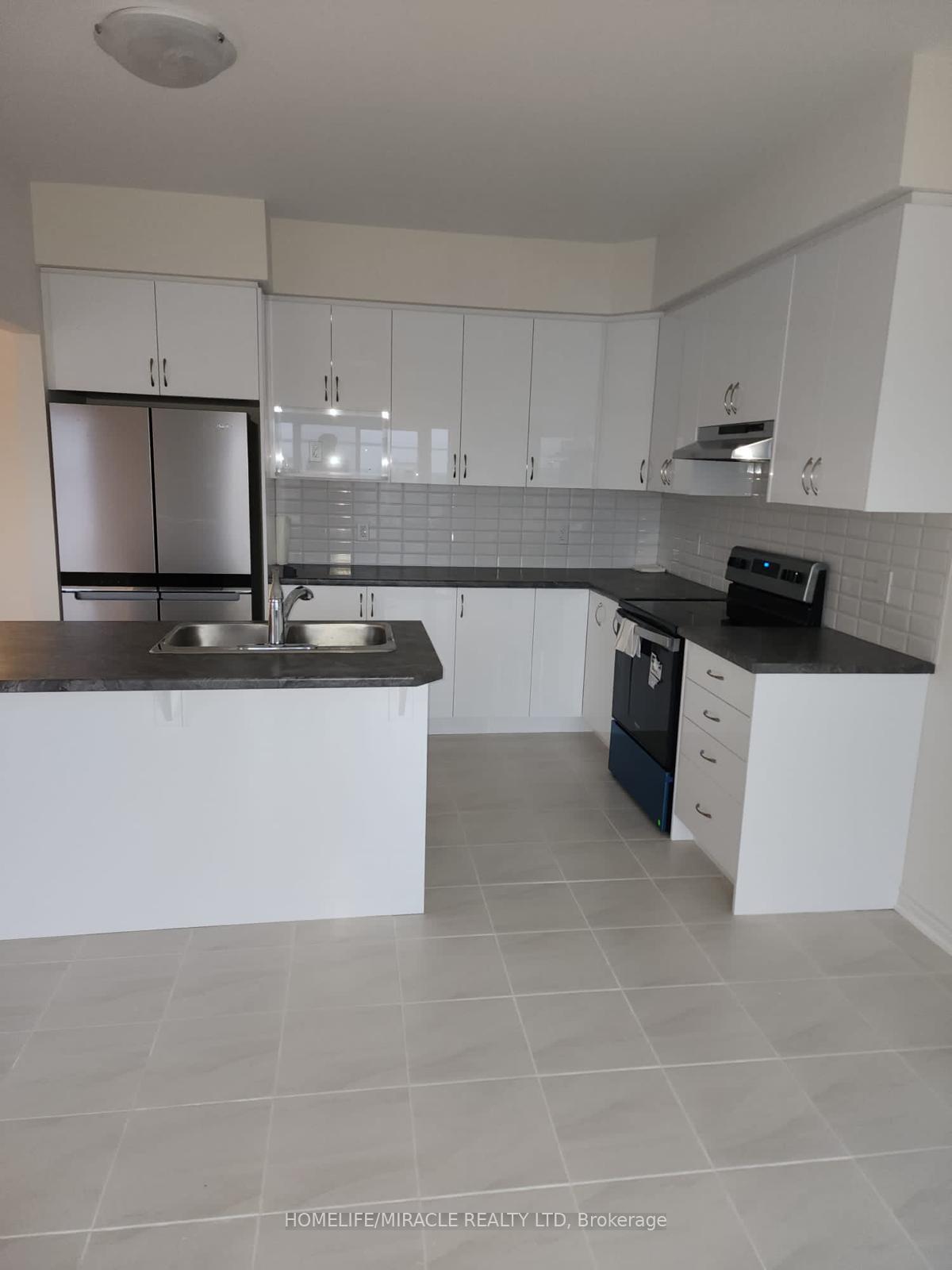 Photo 3 of 35 Jenner Drive, Brant, Paris — HOMEH