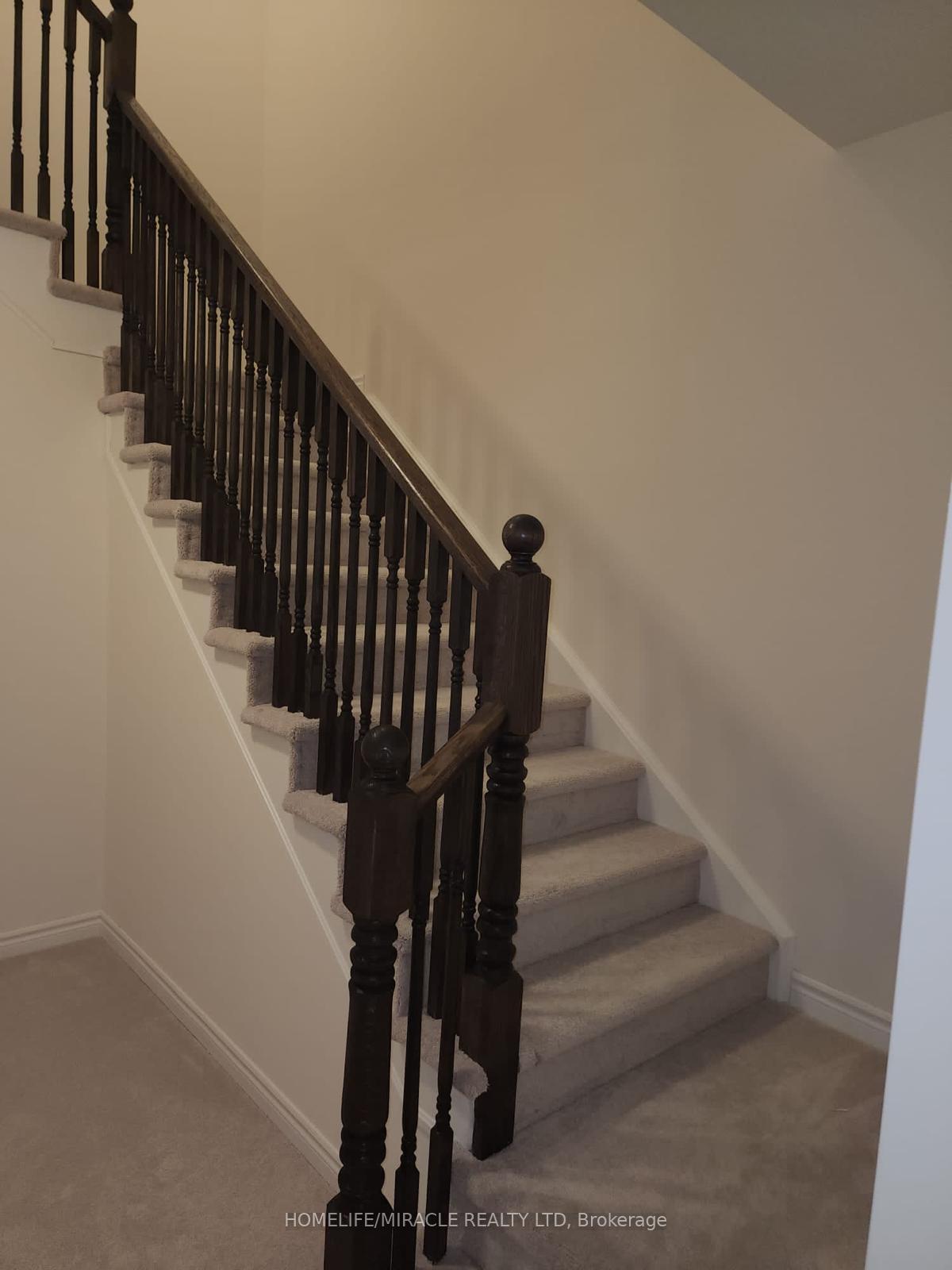 Photo 13 of 35 Jenner Drive, Brant, Paris — HOMEH