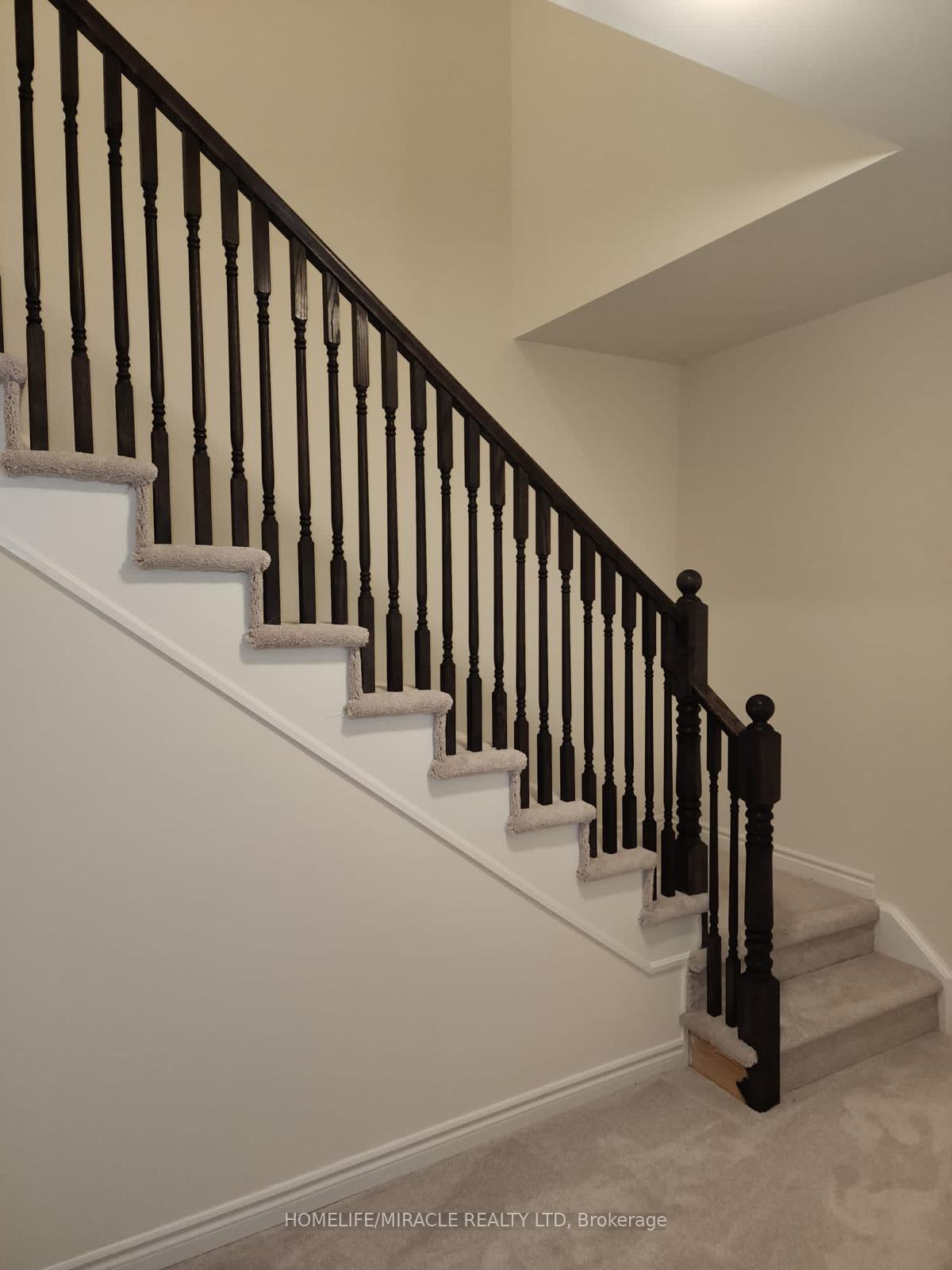Photo 14 of 35 Jenner Drive, Brant, Paris — HOMEH