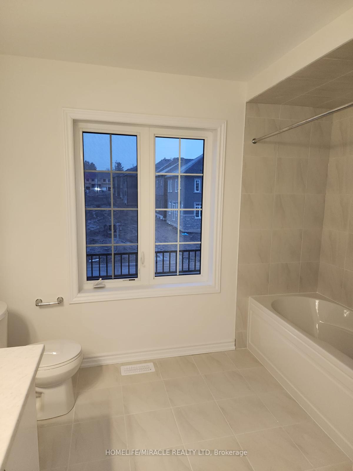 Photo 24 of 35 Jenner Drive, Brant, Paris — HOMEH