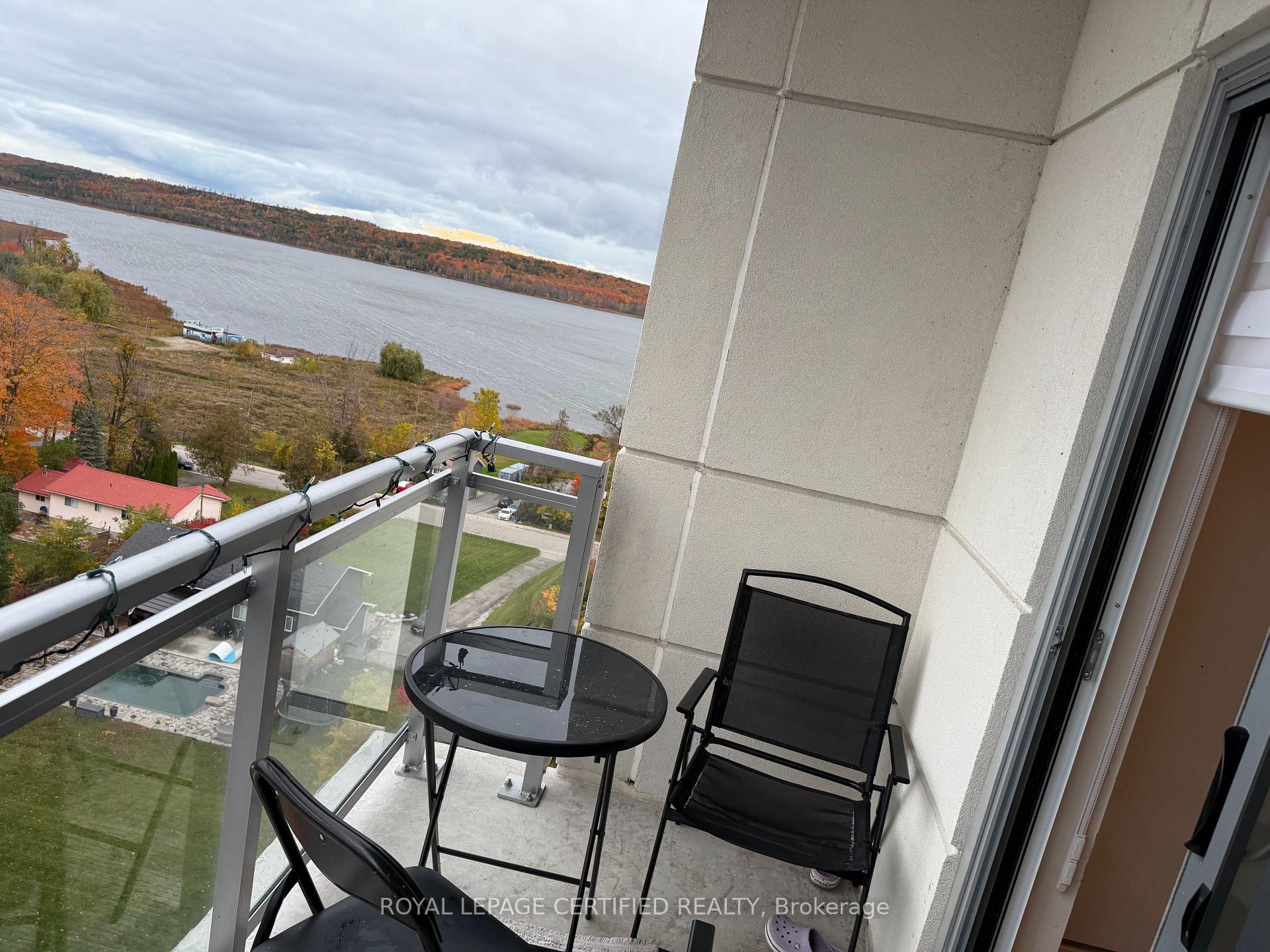 Photo 5 of Unit 803, 56 Lakeside Terrace, Barrie, Little Lake — HOMEH