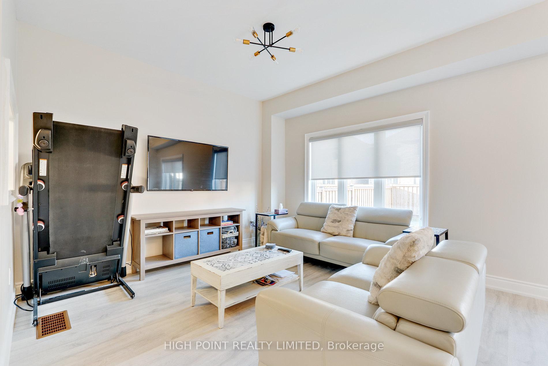 Photo 6 of 18 Arnold Crescent, New Tecumseth, Rural New Tecumseth — HOMEH