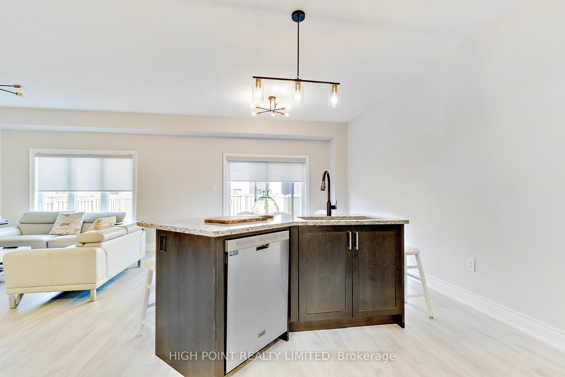 Photo 12 of 18 Arnold Crescent, New Tecumseth, Rural New Tecumseth — HOMEH