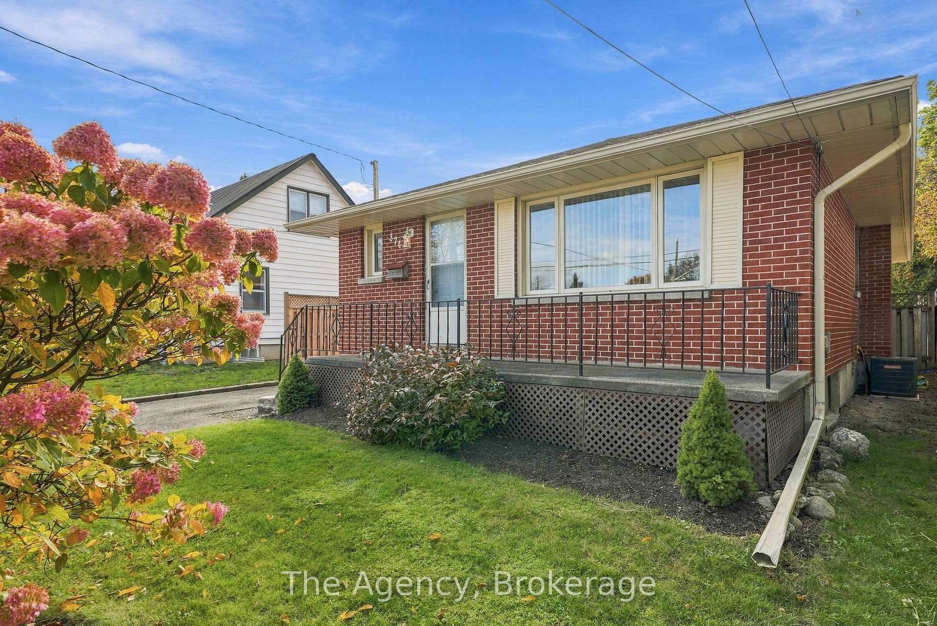 Photo 2 of 374 Nipigon Street, Oshawa, McLaughlin — HOMEH