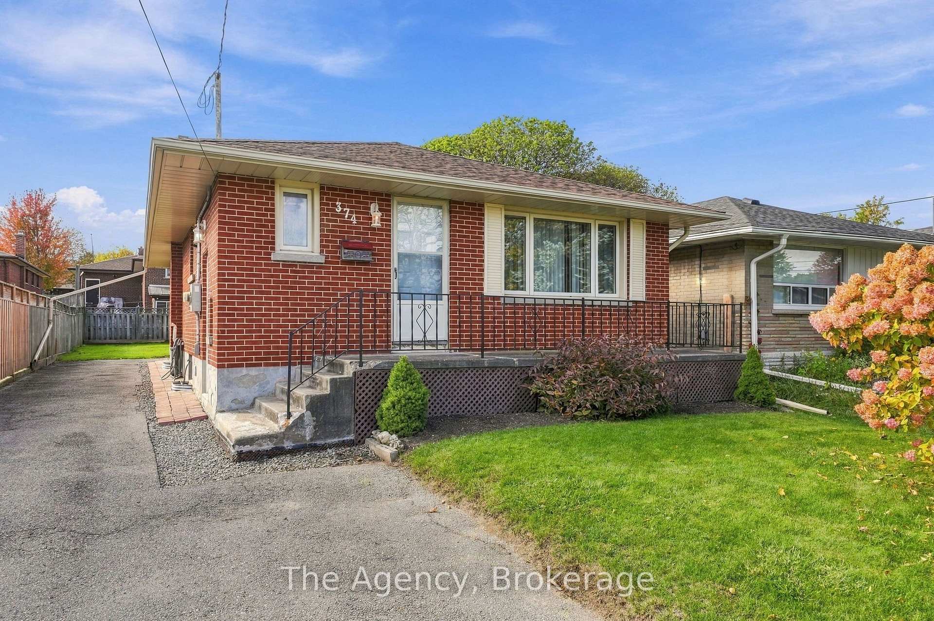 Photo 3 of 374 Nipigon Street, Oshawa, McLaughlin — HOMEH