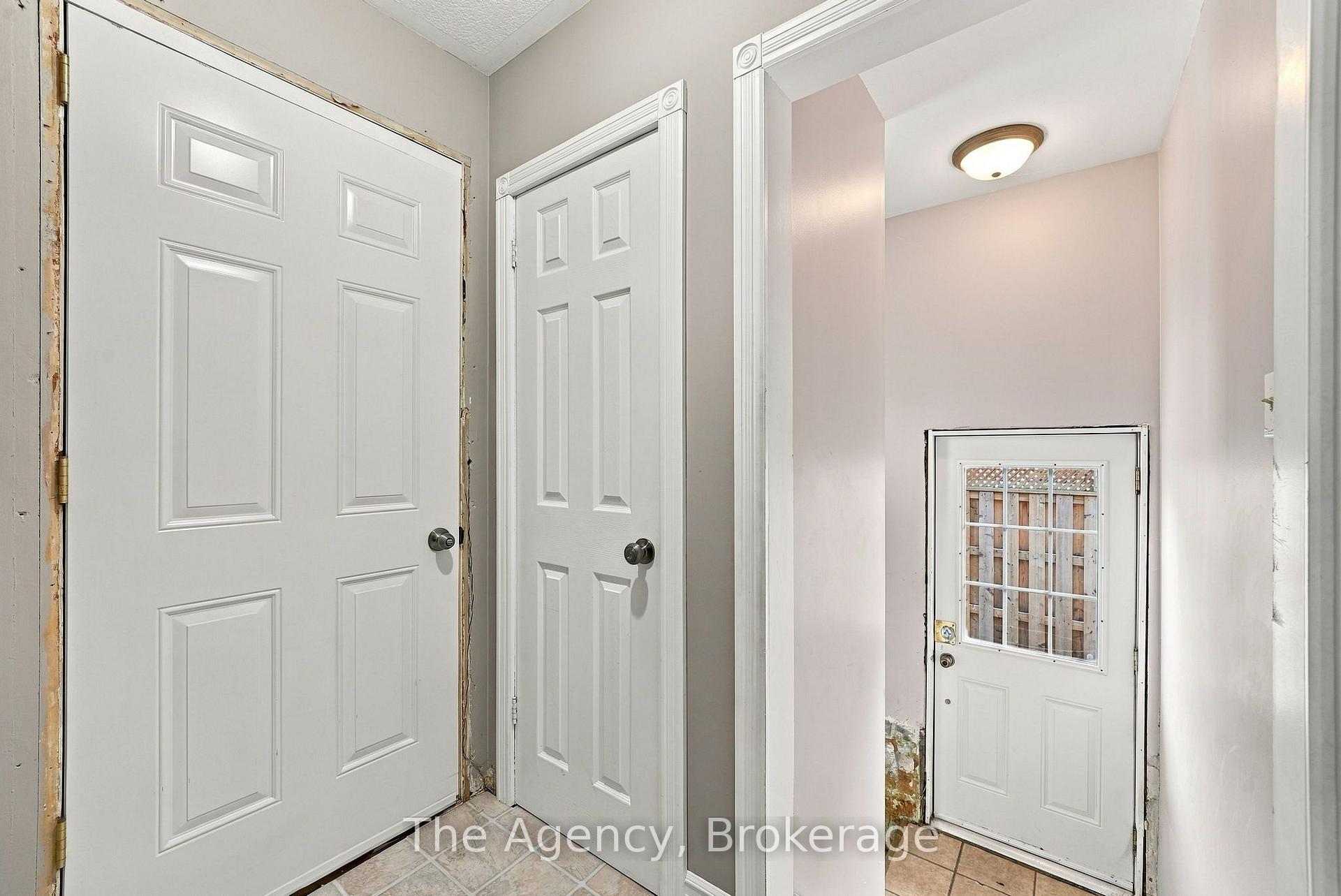 Photo 5 of 374 Nipigon Street, Oshawa, McLaughlin — HOMEH