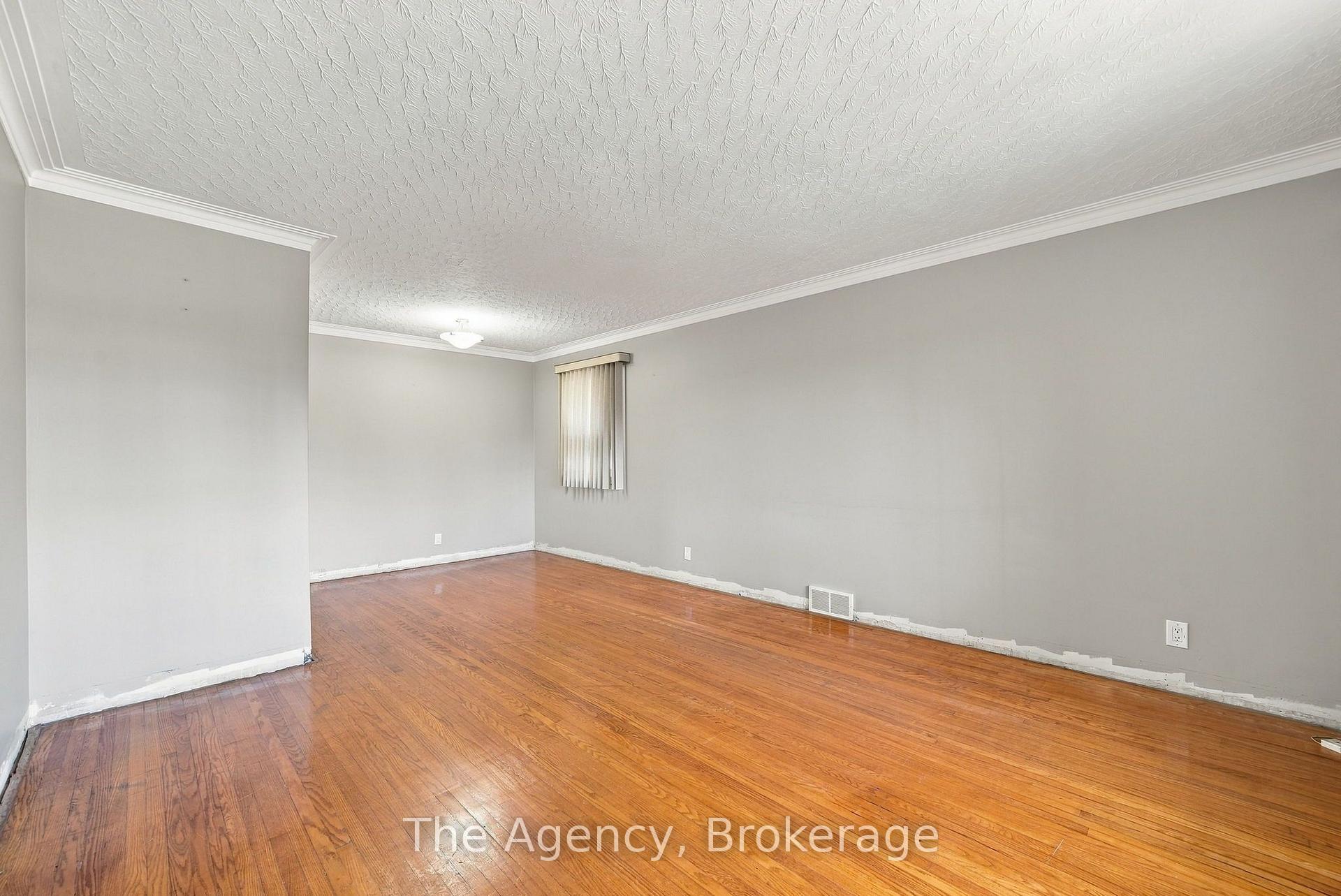 Photo 6 of 374 Nipigon Street, Oshawa, McLaughlin — HOMEH