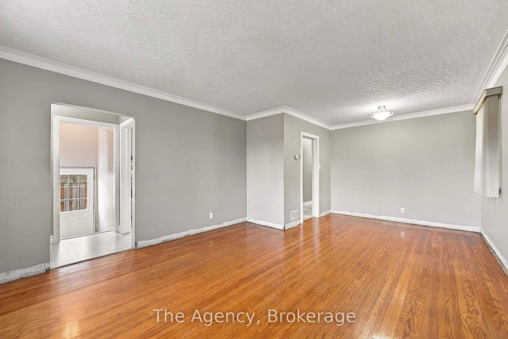 Photo 7 of 374 Nipigon Street, Oshawa, McLaughlin — HOMEH