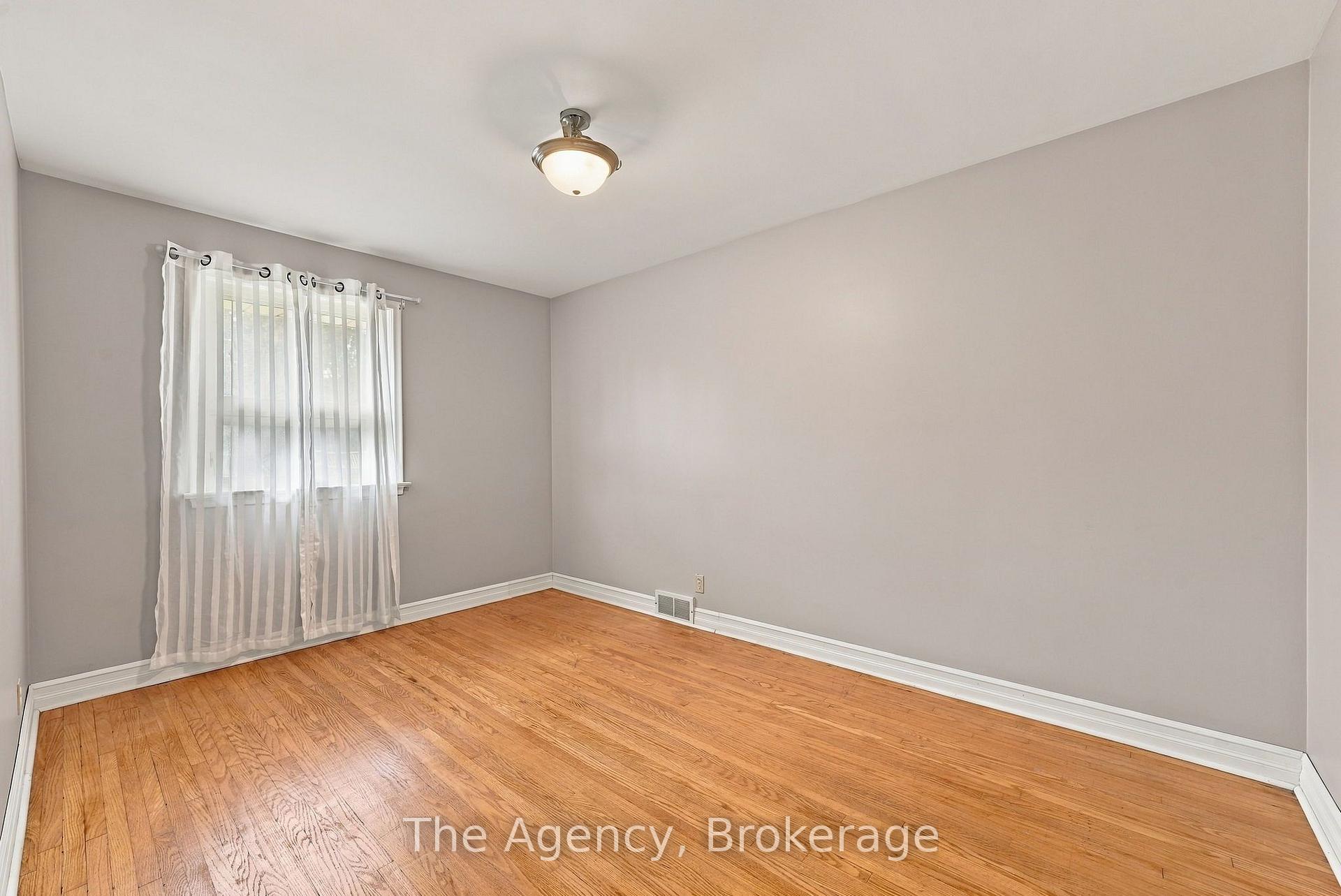 Photo 13 of 374 Nipigon Street, Oshawa, McLaughlin — HOMEH