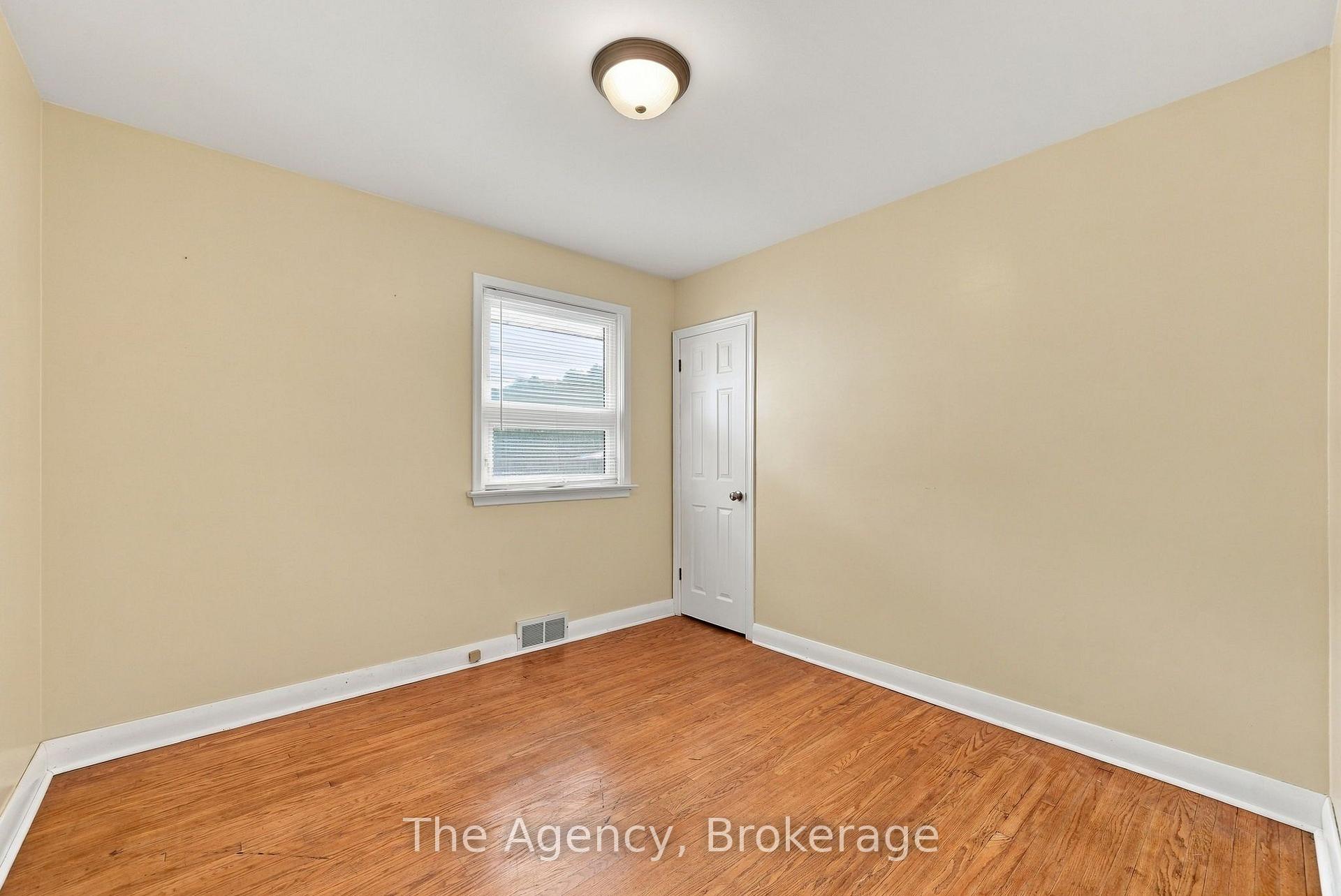 Photo 17 of 374 Nipigon Street, Oshawa, McLaughlin — HOMEH