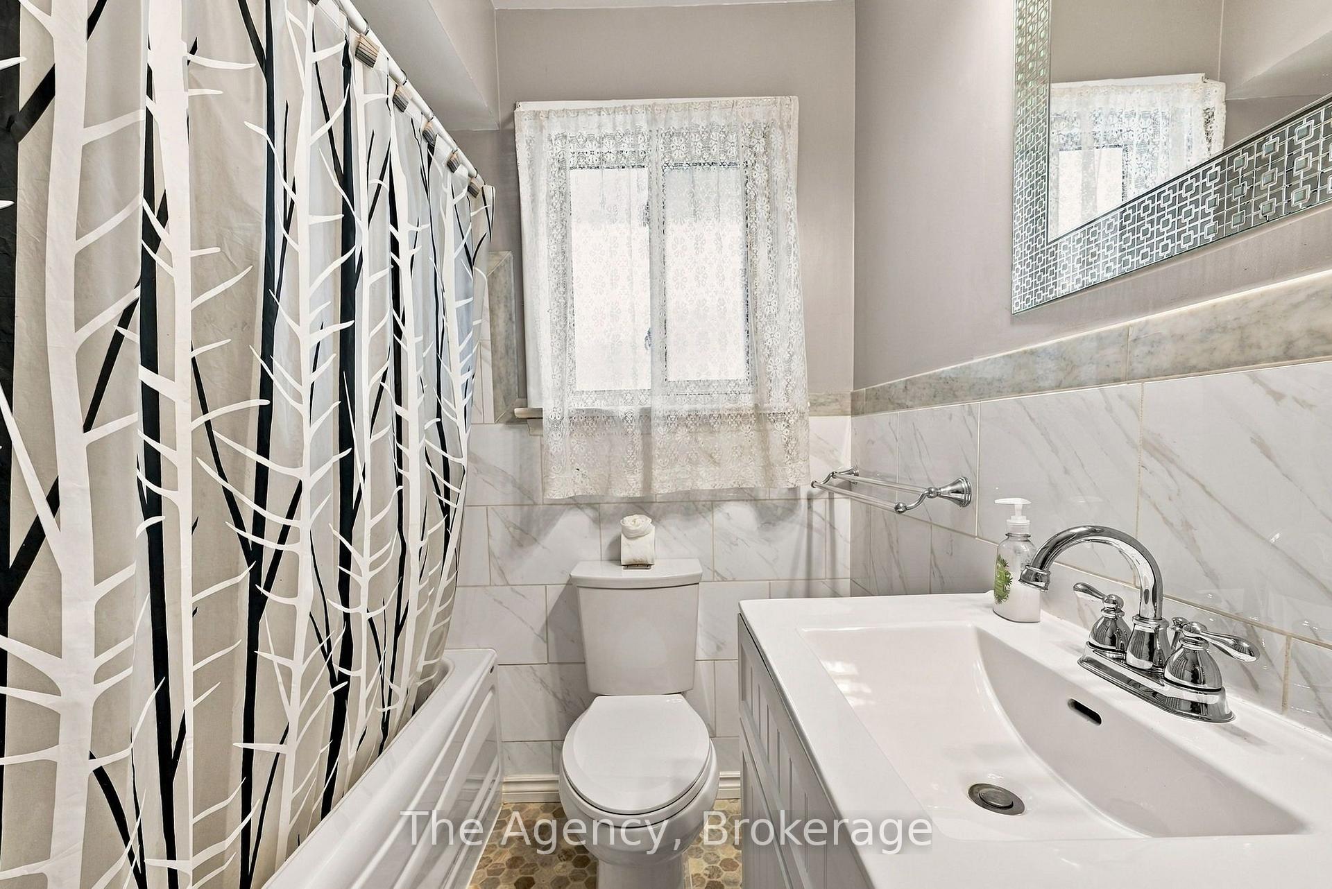 Photo 20 of 374 Nipigon Street, Oshawa, McLaughlin — HOMEH