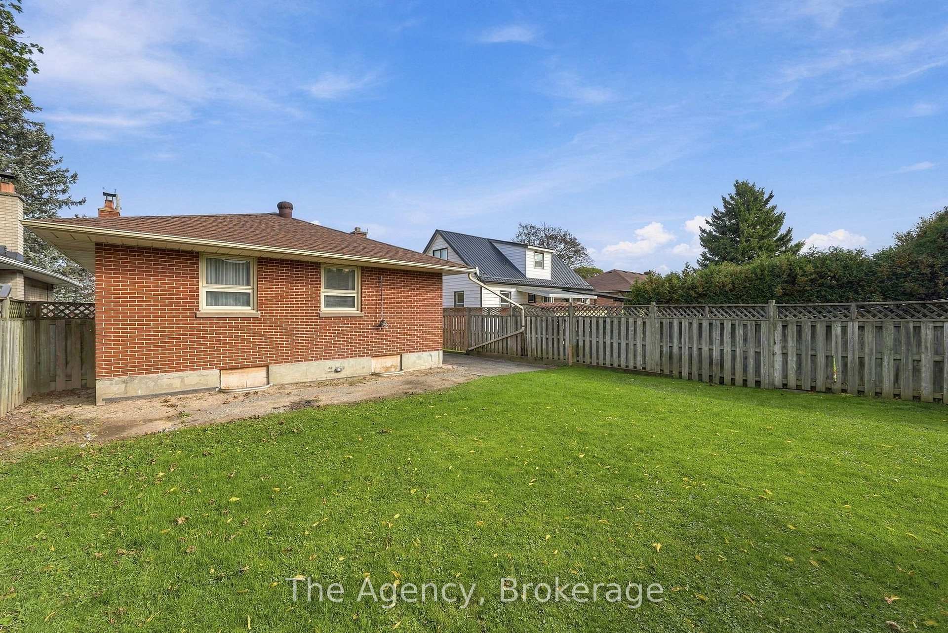 Photo 31 of 374 Nipigon Street, Oshawa, McLaughlin — HOMEH