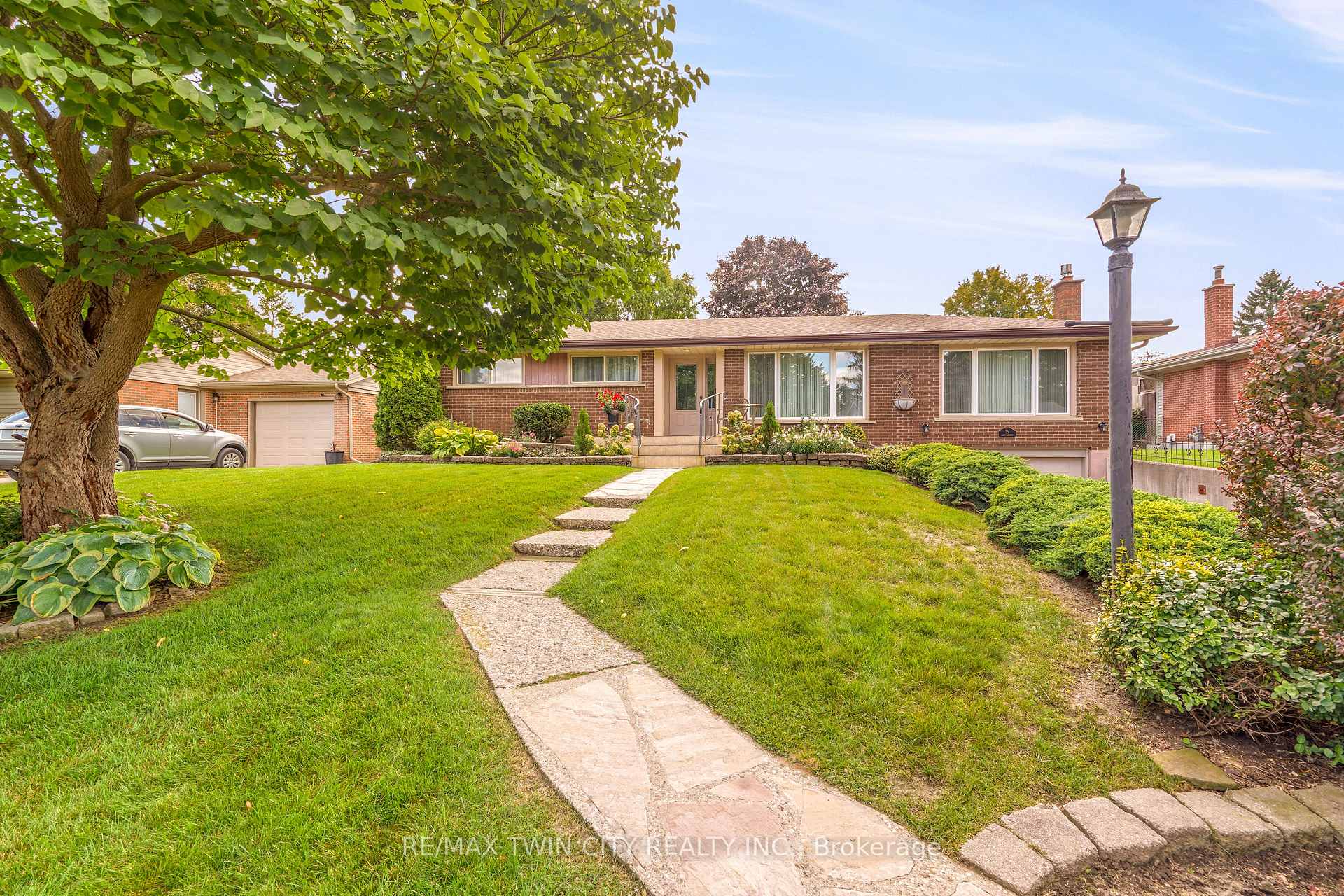 Photo 1 of 25 Brier Crescent, Brantford, Rosedale/Gable Height — HOMEH