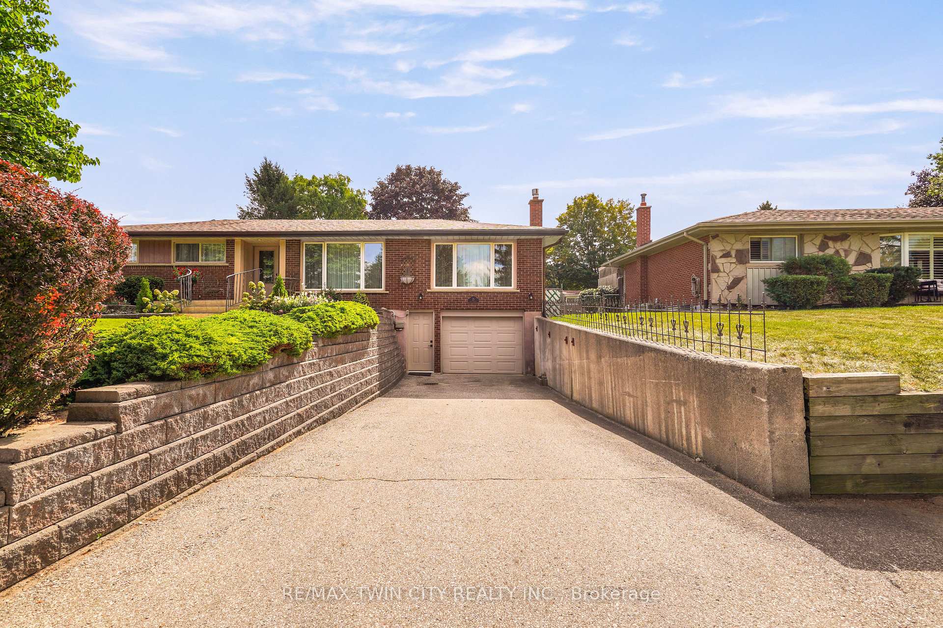 Photo 5 of 25 Brier Crescent, Brantford, Rosedale/Gable Height — HOMEH