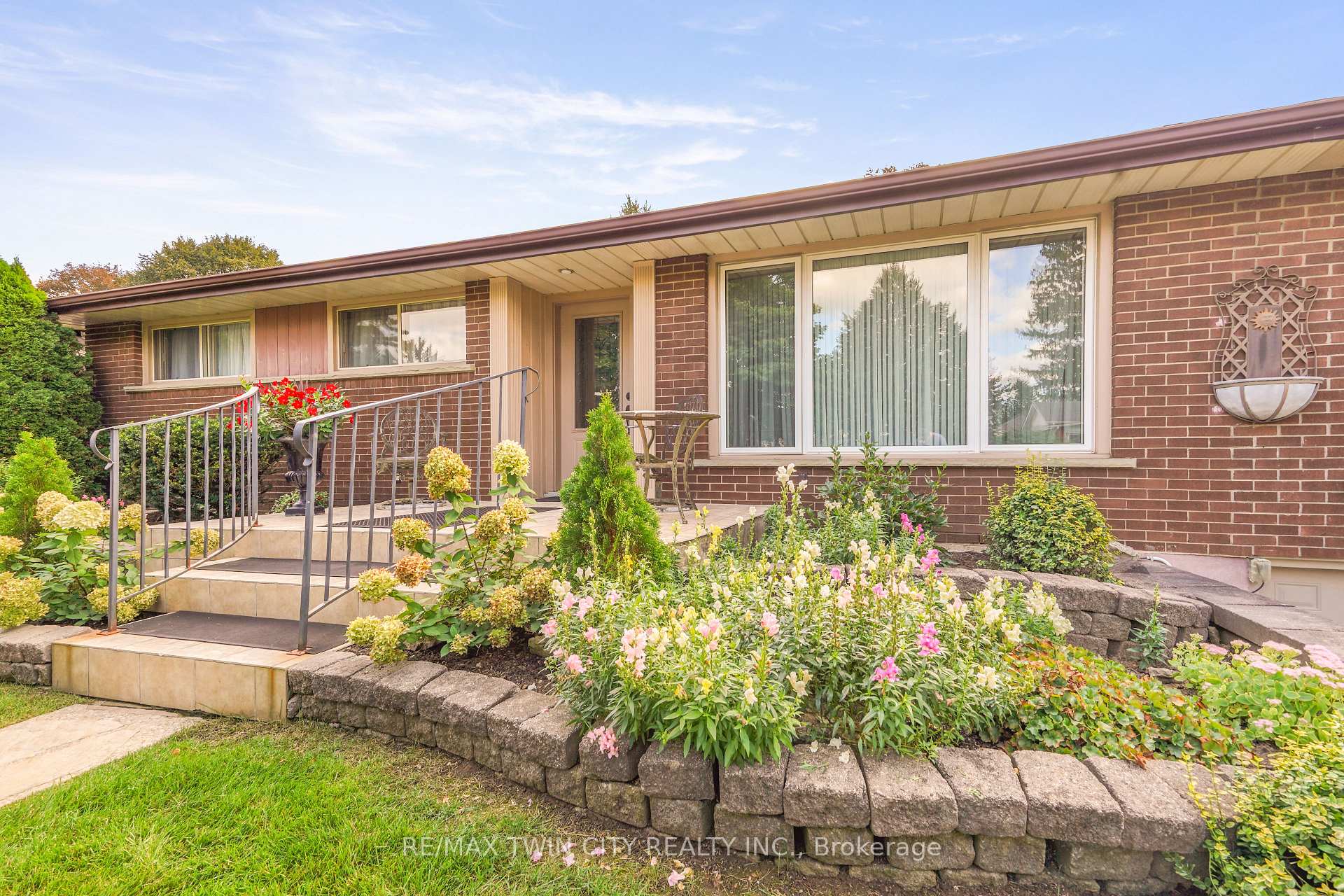 Photo 7 of 25 Brier Crescent, Brantford, Rosedale/Gable Height — HOMEH