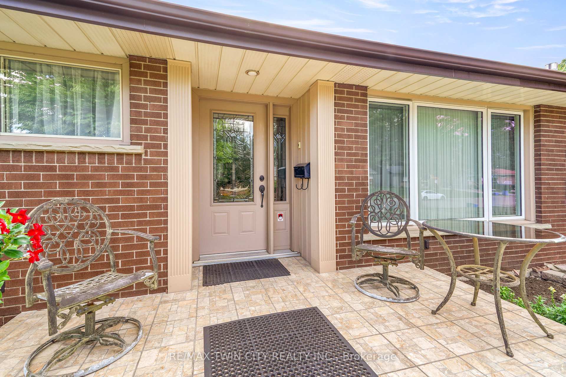 Photo 8 of 25 Brier Crescent, Brantford, Rosedale/Gable Height — HOMEH