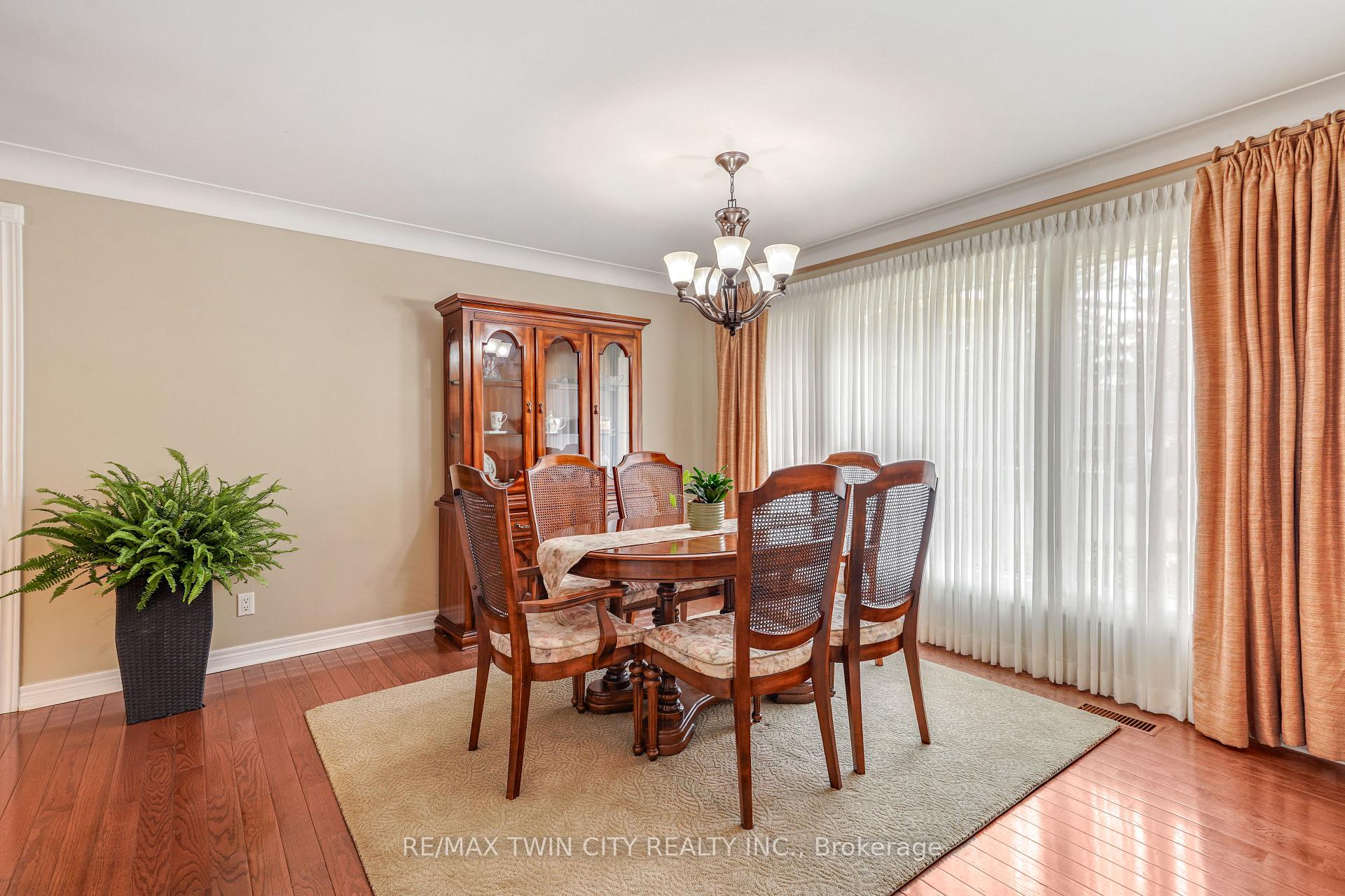 Photo 10 of 25 Brier Crescent, Brantford, Rosedale/Gable Height — HOMEH